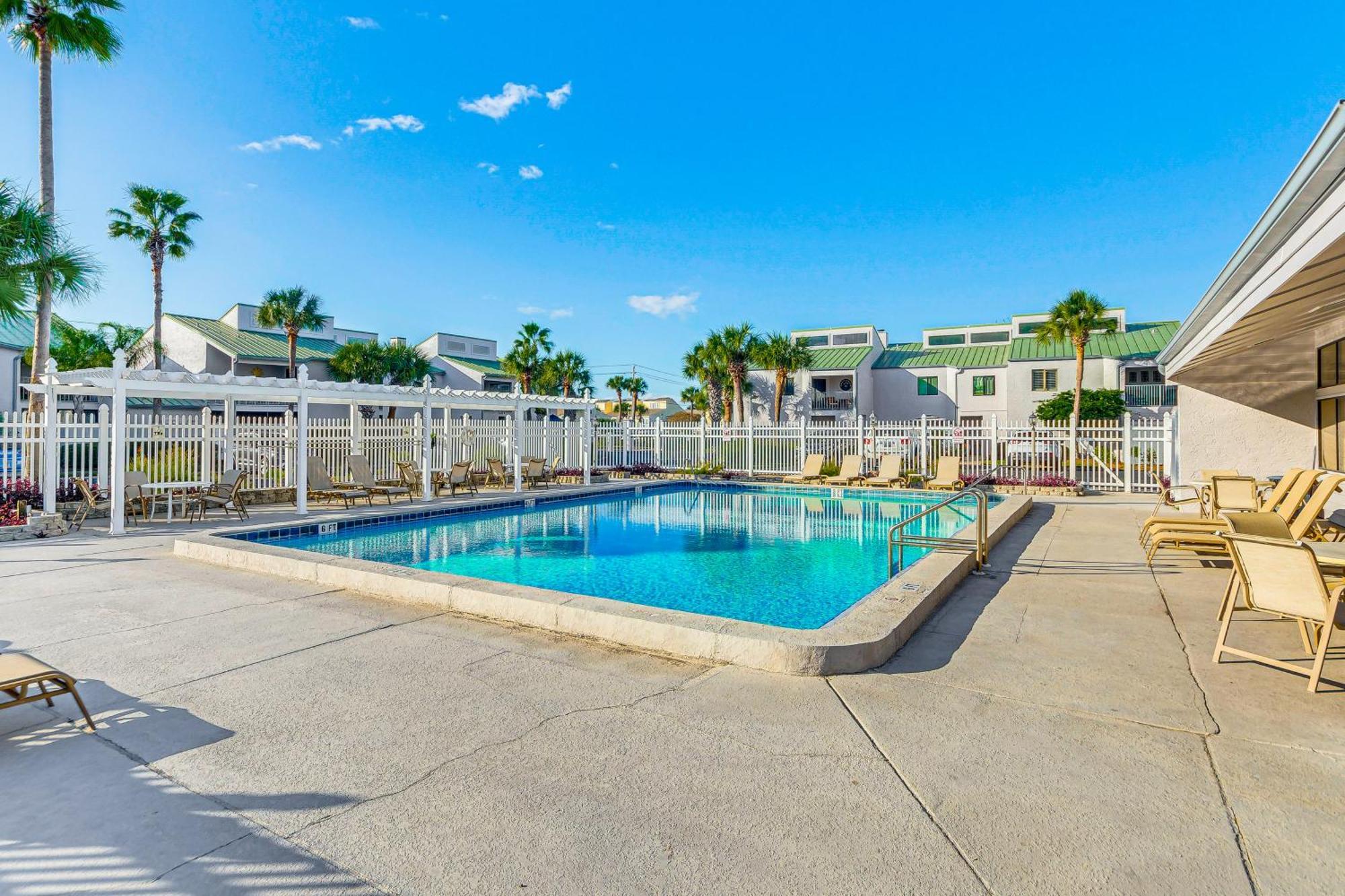 Beachfront Townhome With Pool Access *