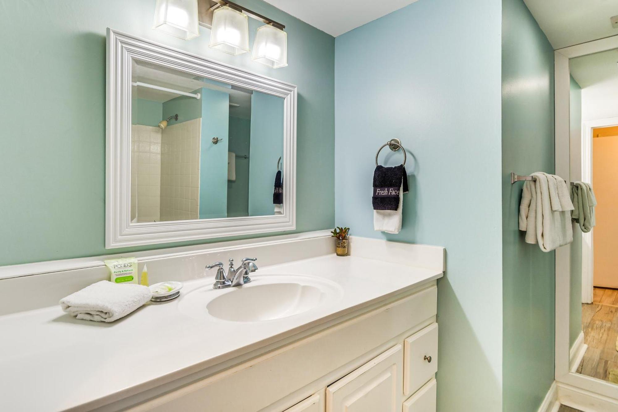 Beachfront Townhome With Pool Access Holiday home