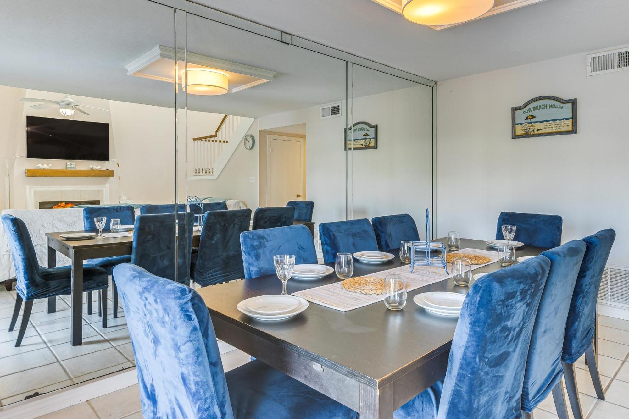 Holiday home Beachfront Townhome With Pool Access
