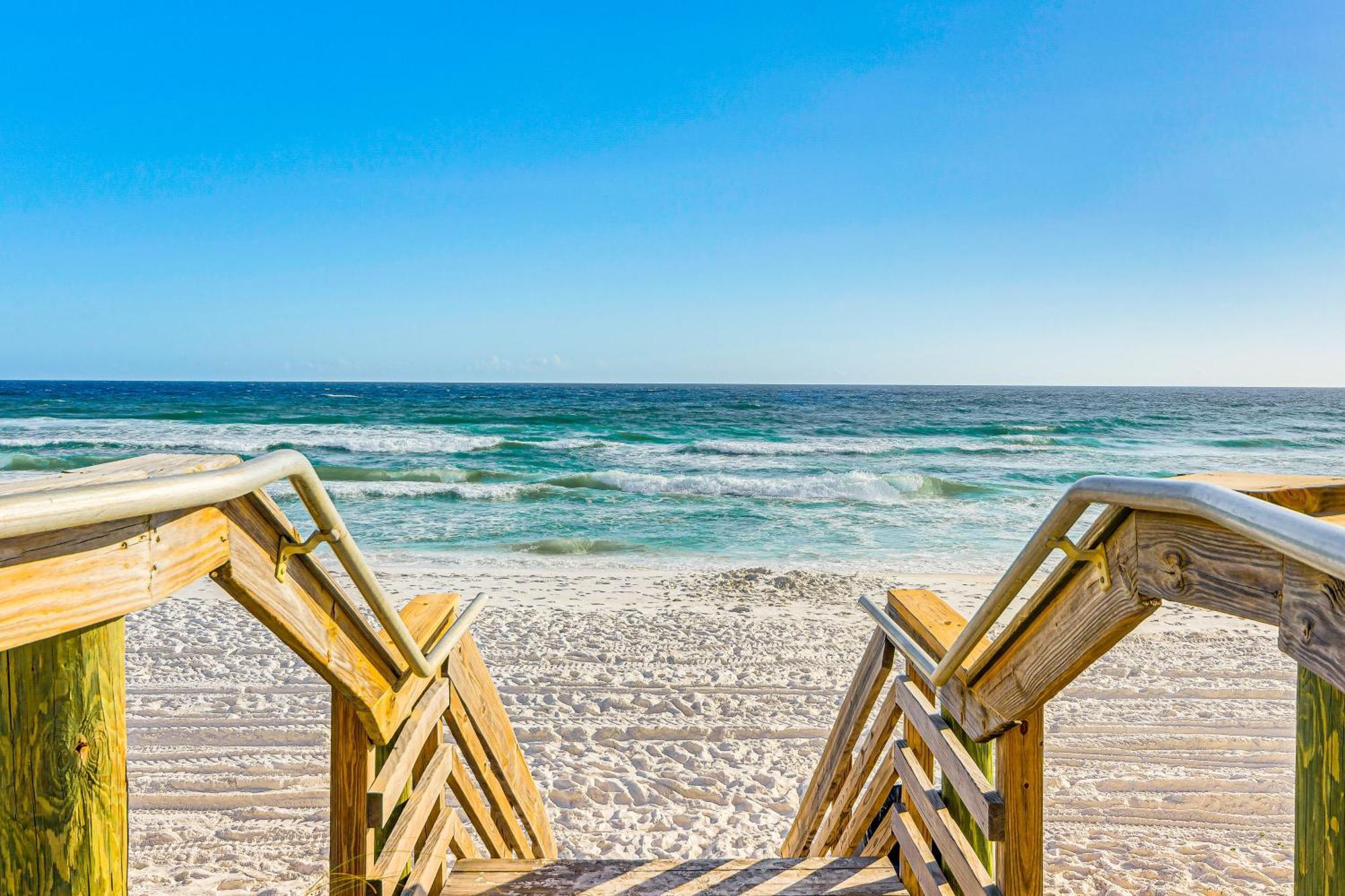 Beachfront Townhome With Pool Access Holiday home Destin