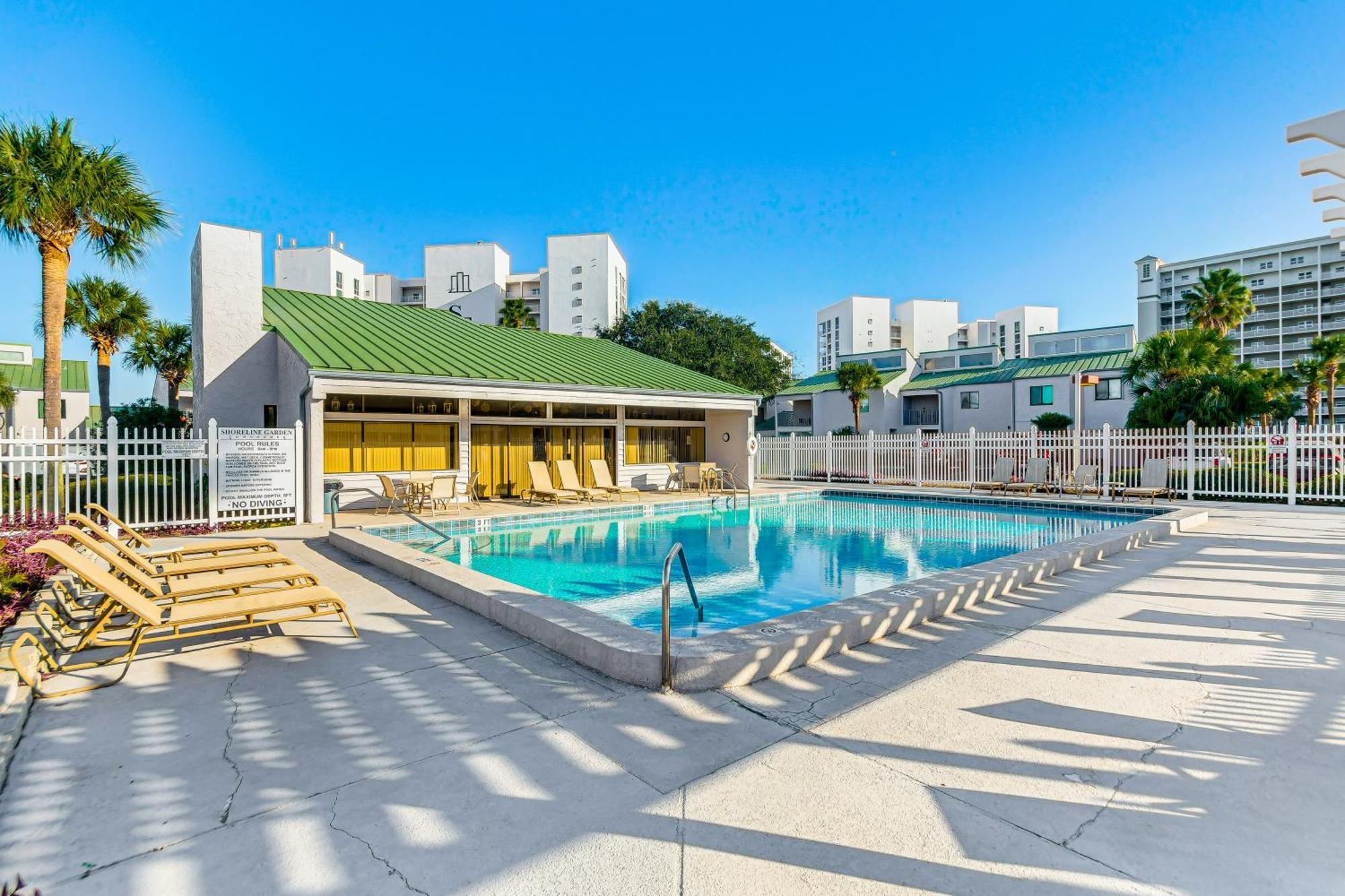 Holiday home Beachfront Townhome With Pool Access