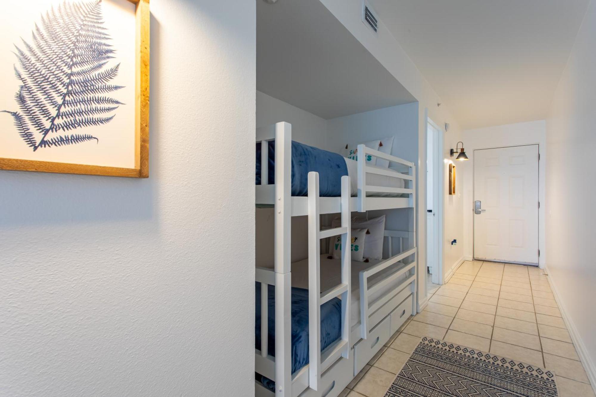 Pelican's Landing Apartment