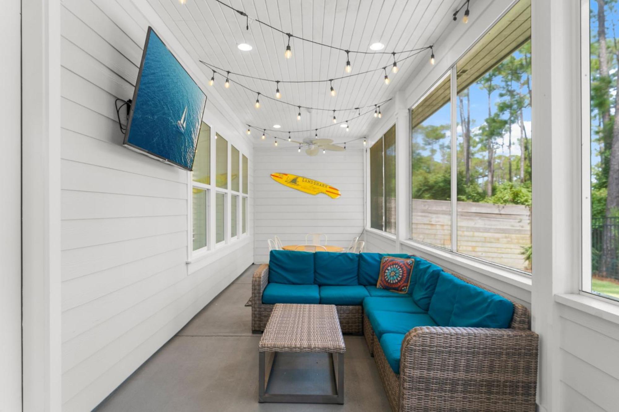 Shore Beats Work With Woodland Setting Holiday home *