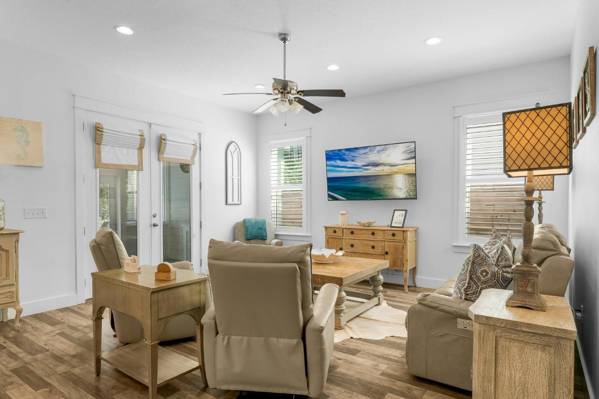 Shore Beats Work With Woodland Setting Holiday home Destin