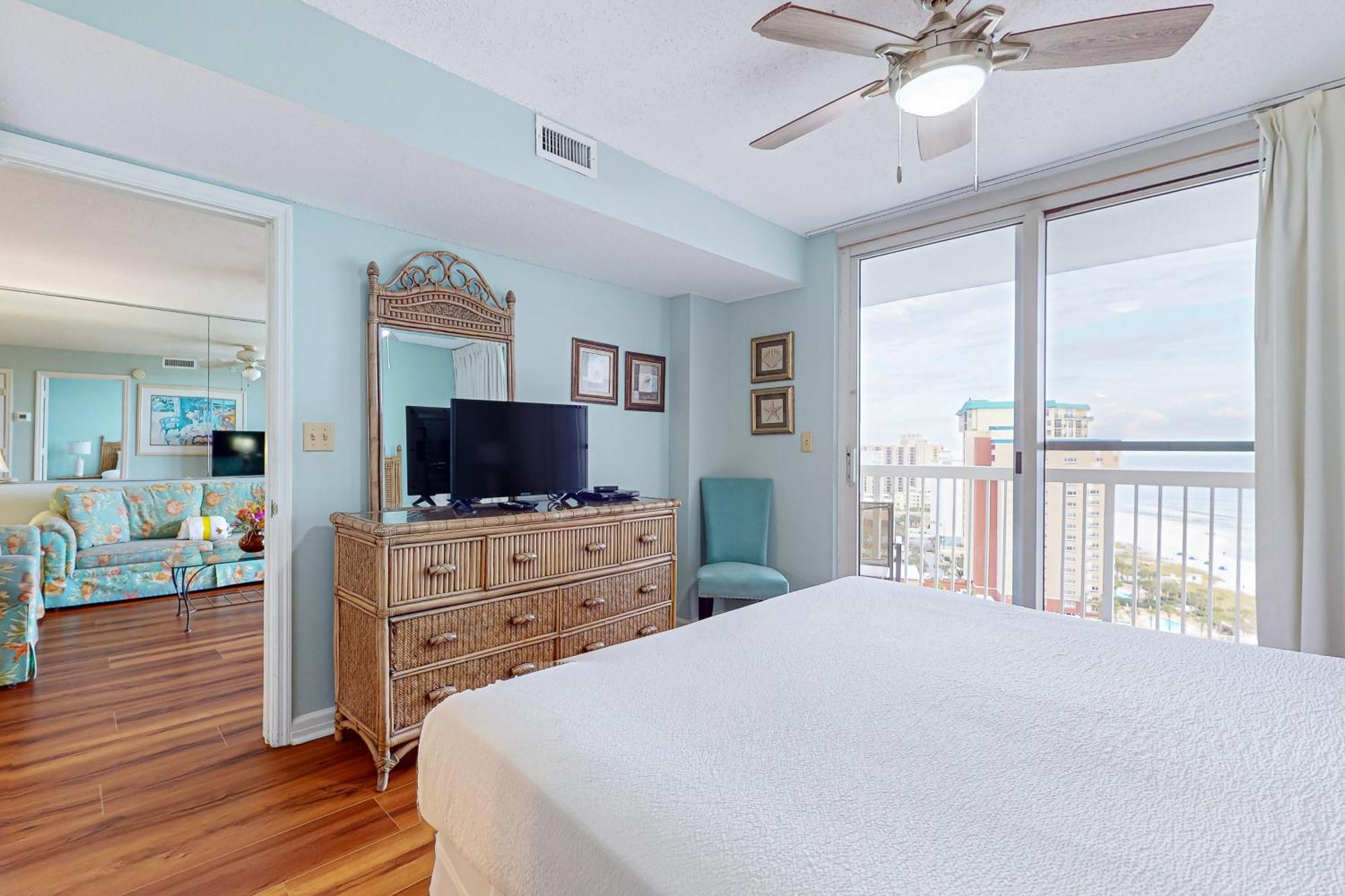 Pelican 1717 Apartment