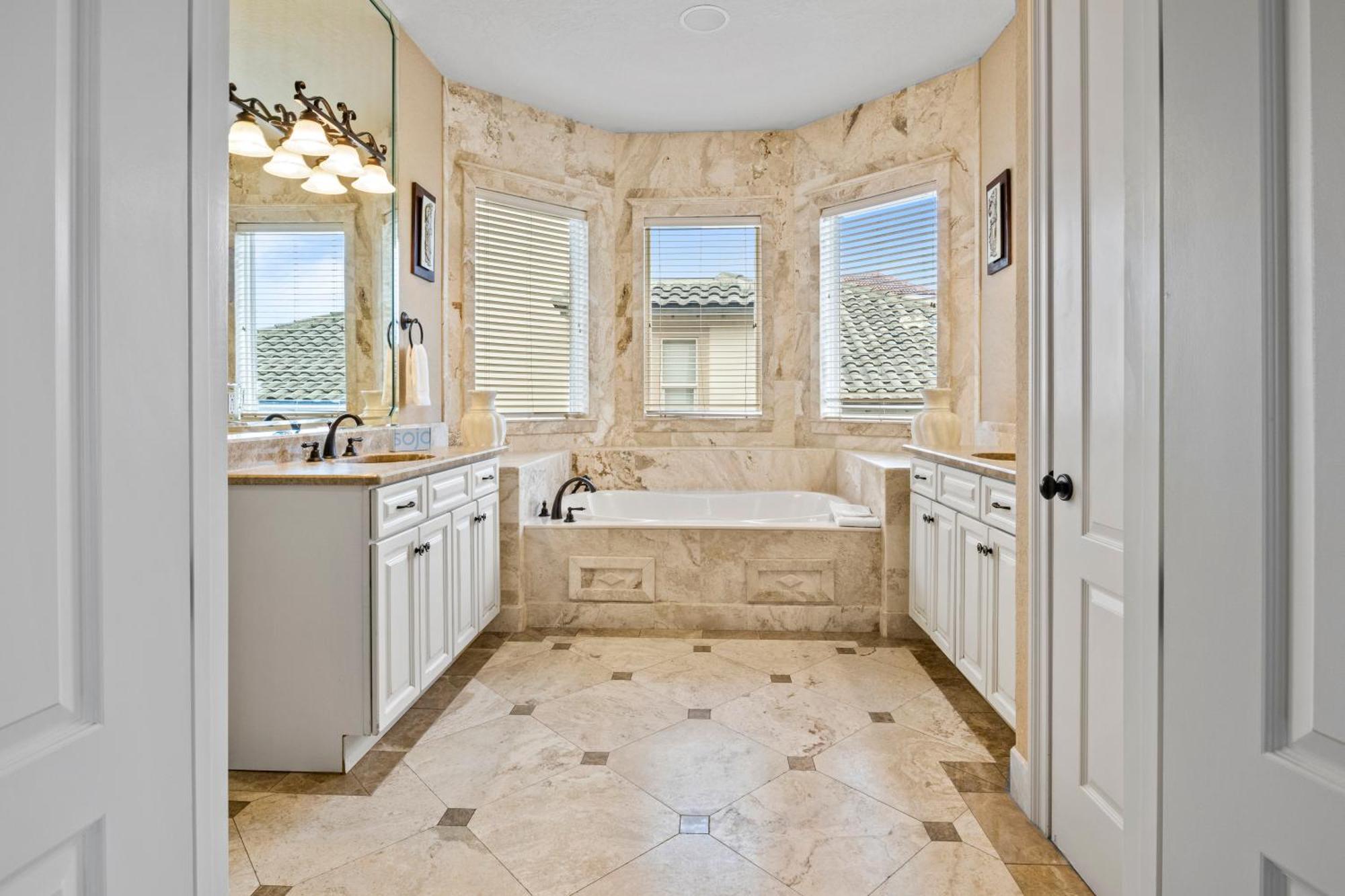 Private Pool Hot Tub - Community - *