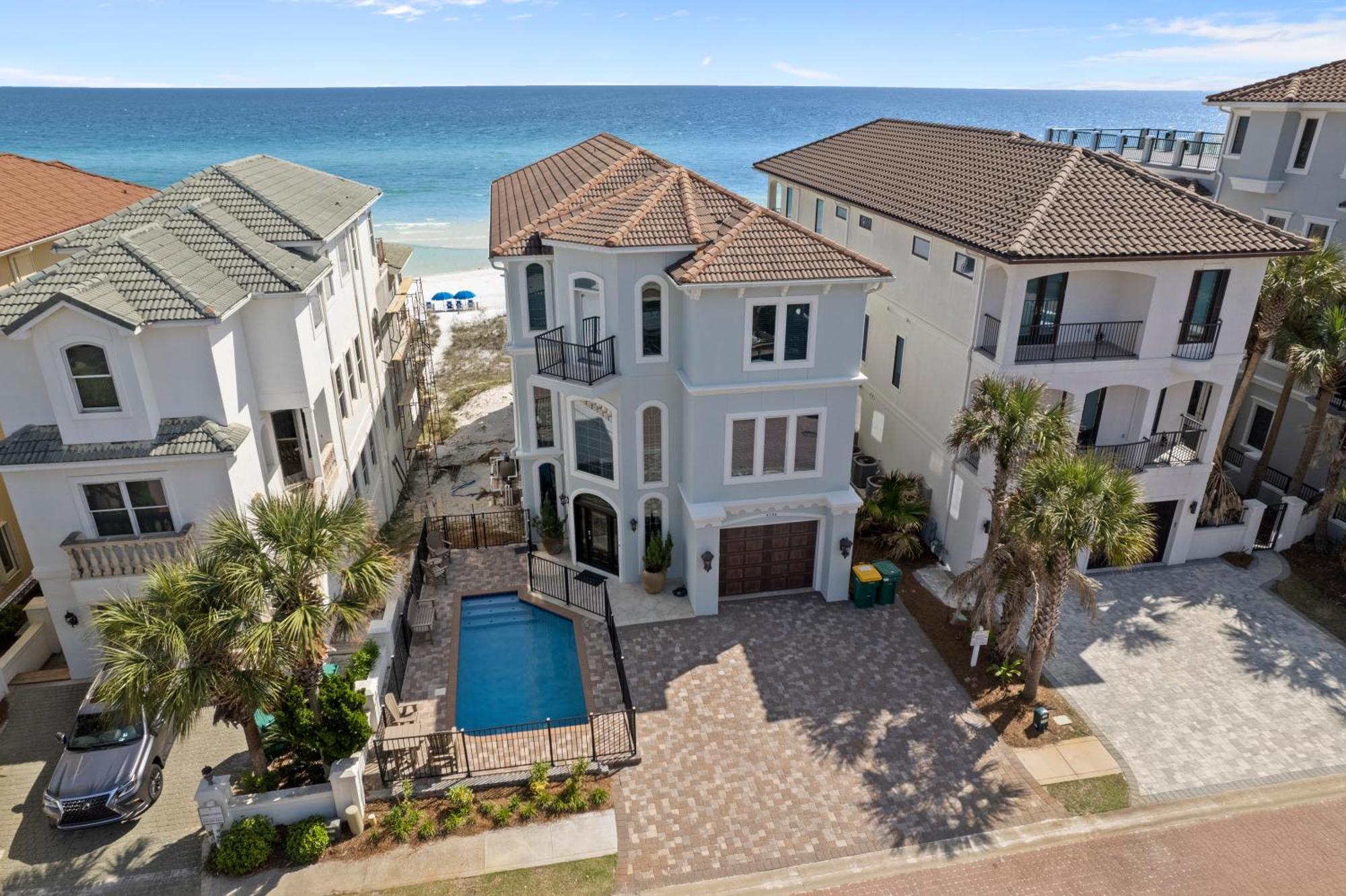 Gulf Front, Pool, Hot Tub- 2 Kitchens - Elevator Destin