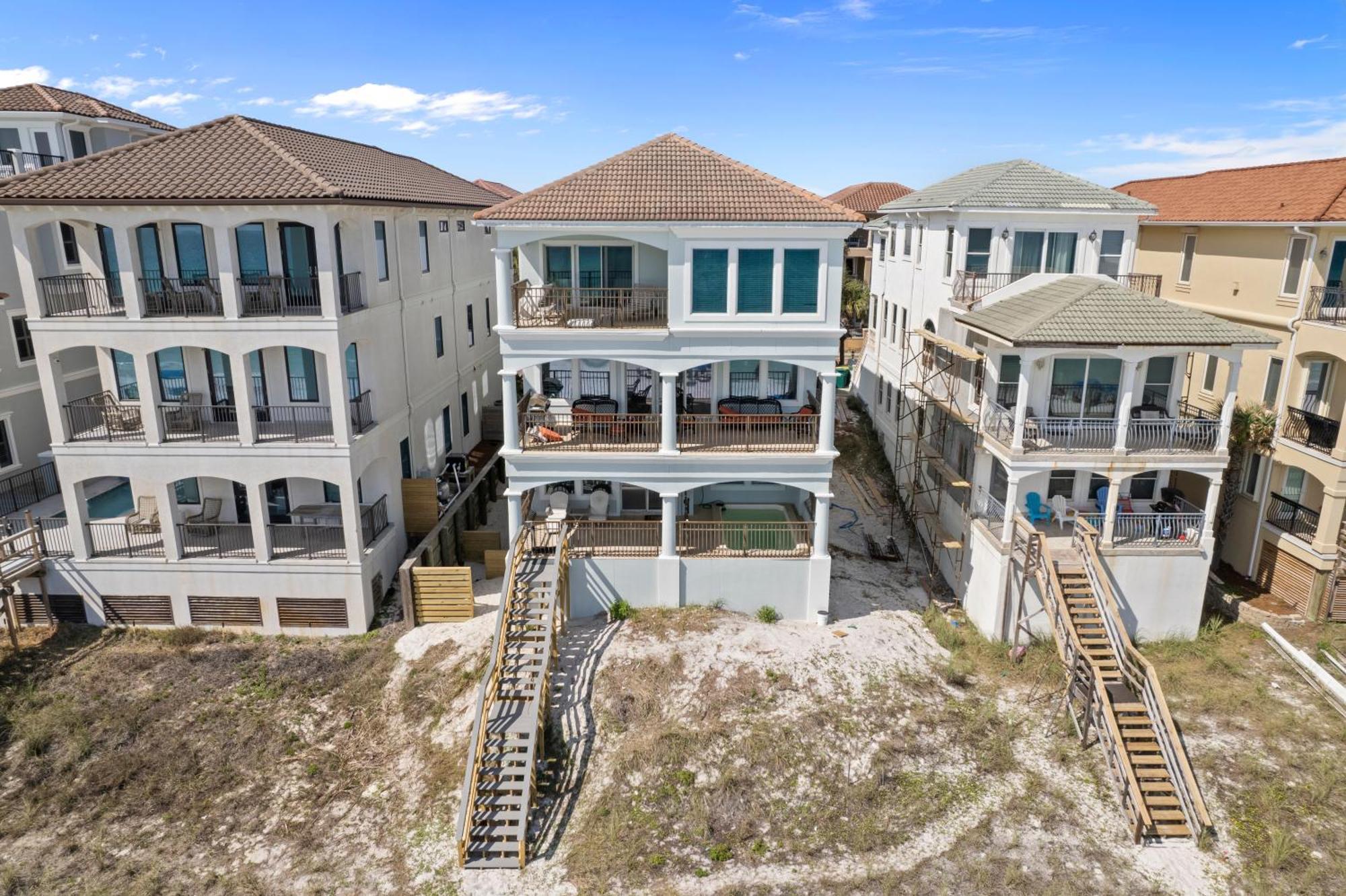Gulf Front, Pool, Hot Tub- 2 Kitchens - Elevator *