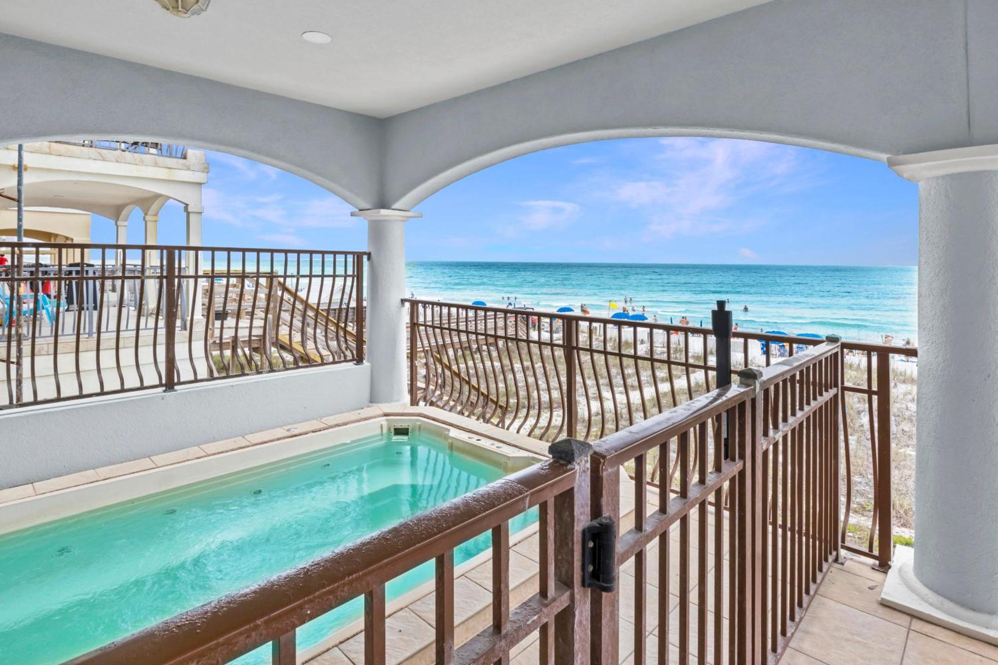 Gulf Front, Pool, Hot Tub- 2 Kitchens - Elevator Destin