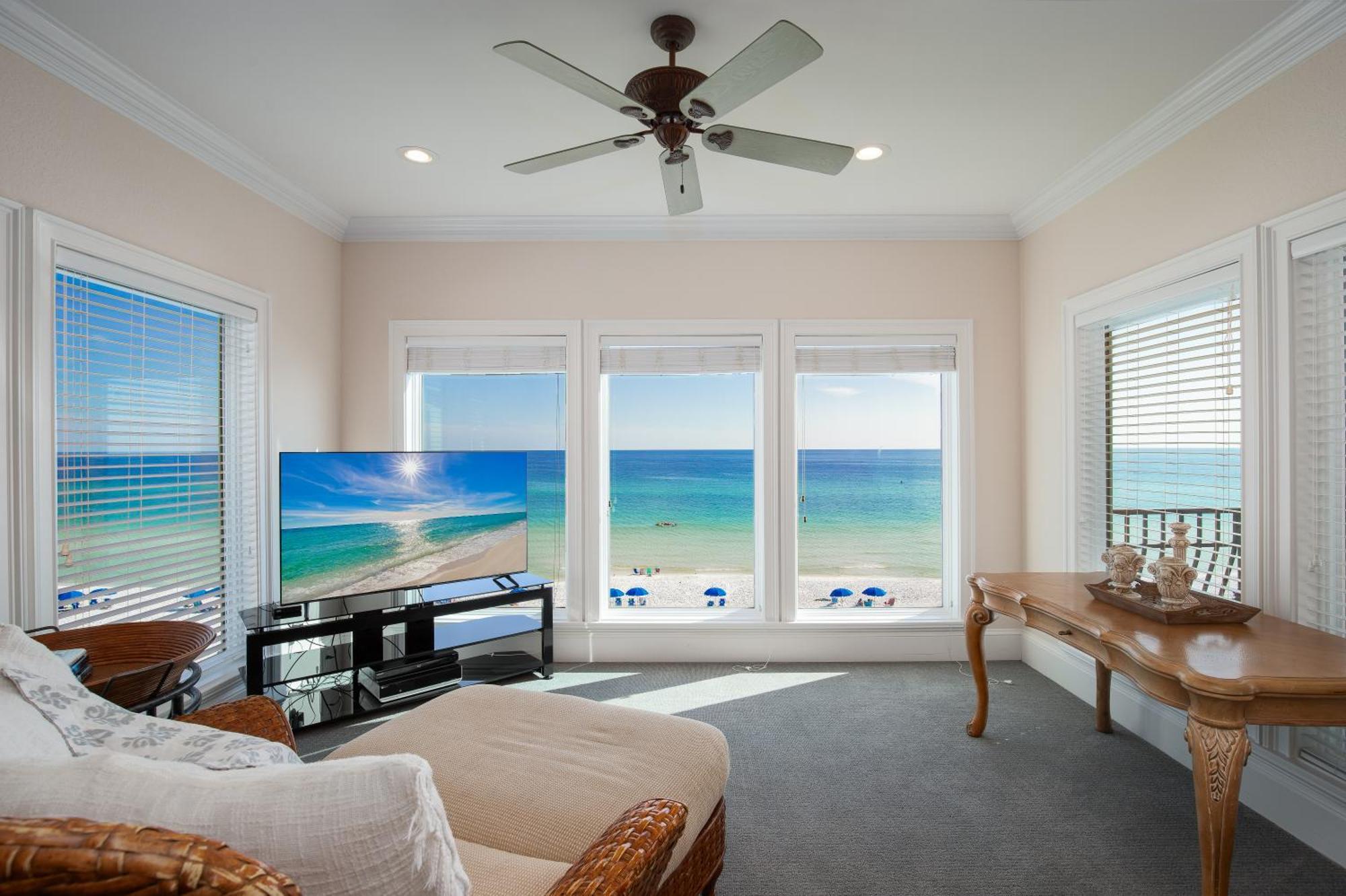 Gulf Front, Pool, Hot Tub- 2 Kitchens - Elevator