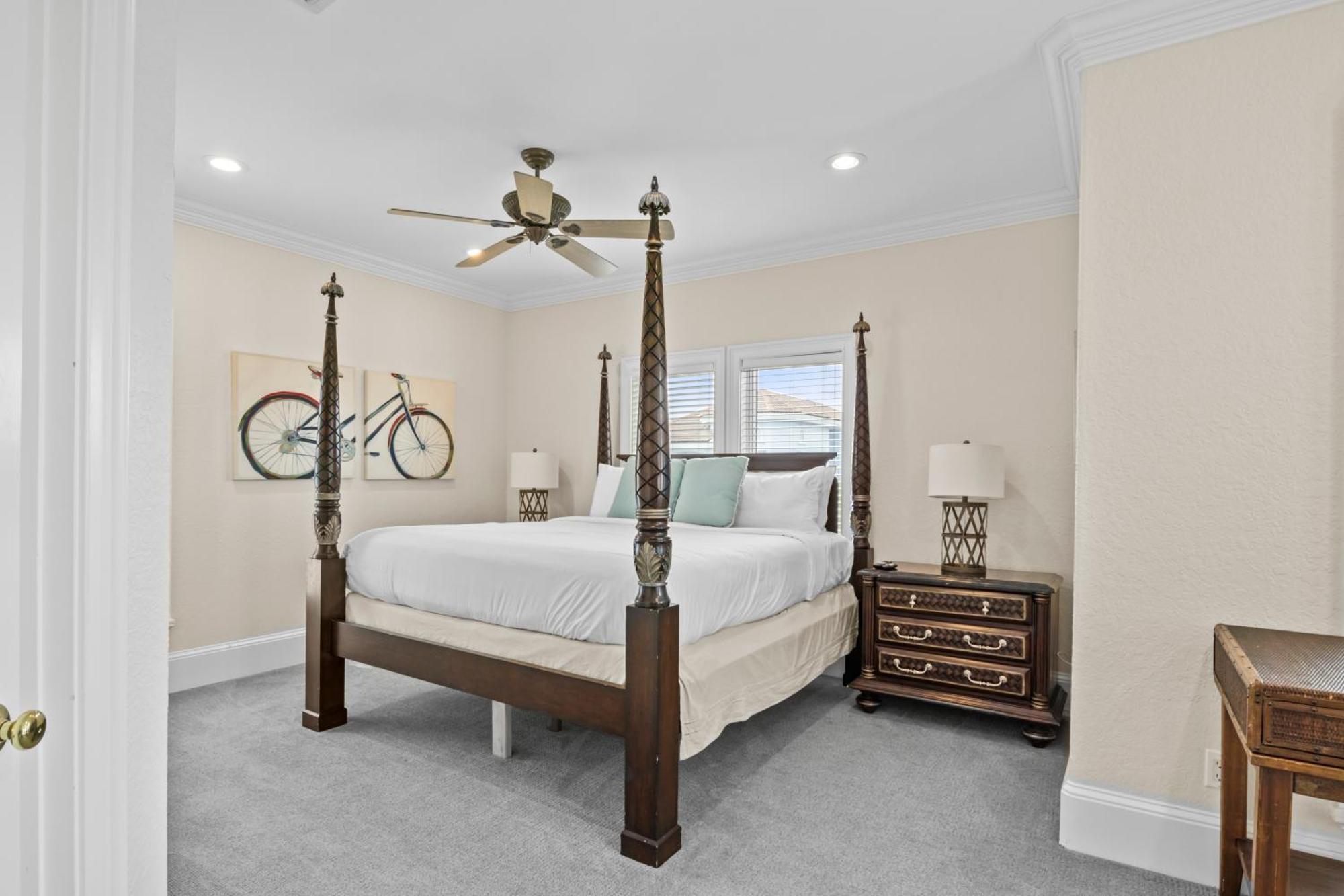 Gulf Front, Pool, Hot Tub- 2 Kitchens - Elevator Holiday home *