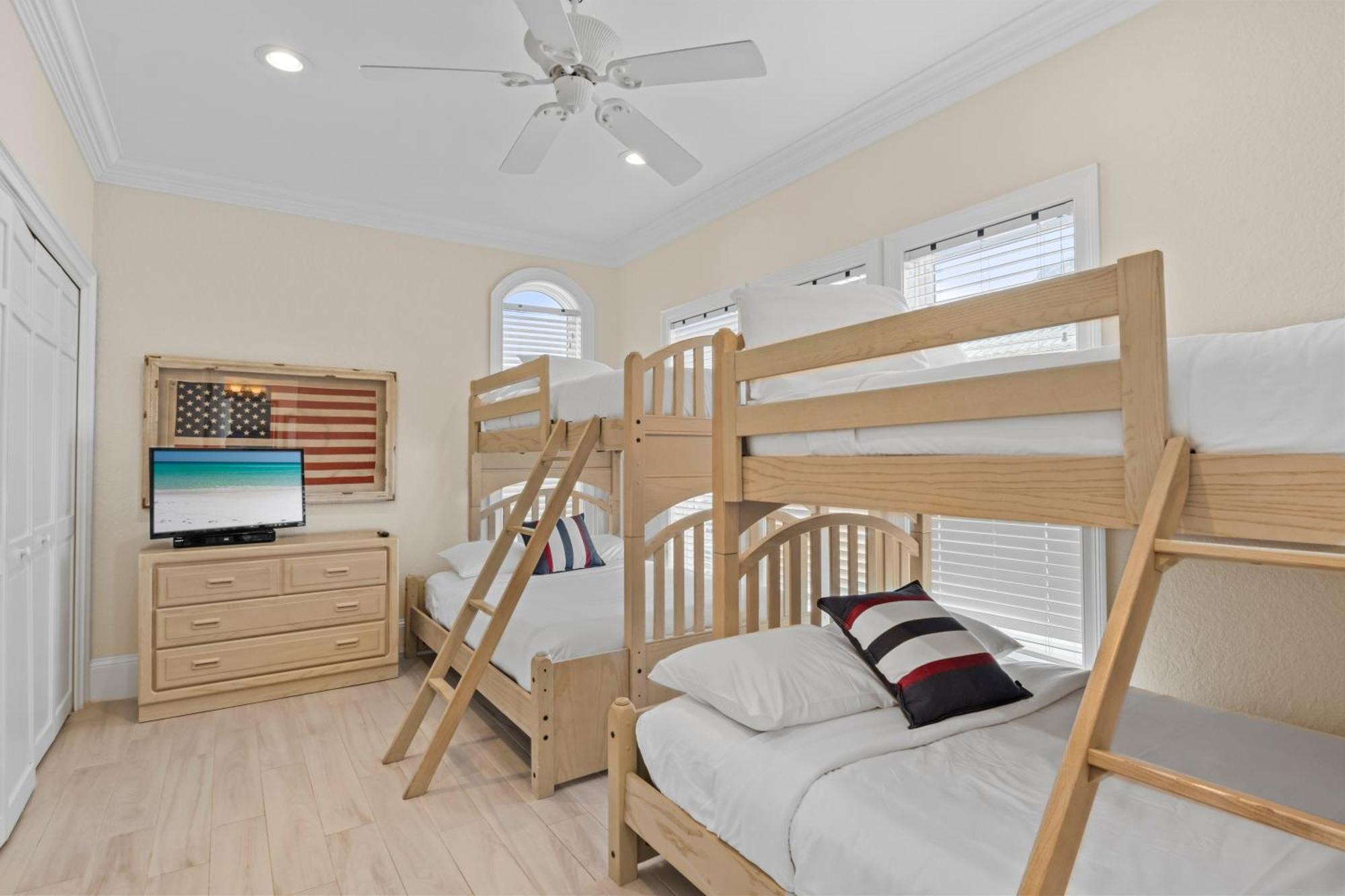 Holiday home Gulf Front, Pool, Hot Tub- 2 Kitchens - Elevator *