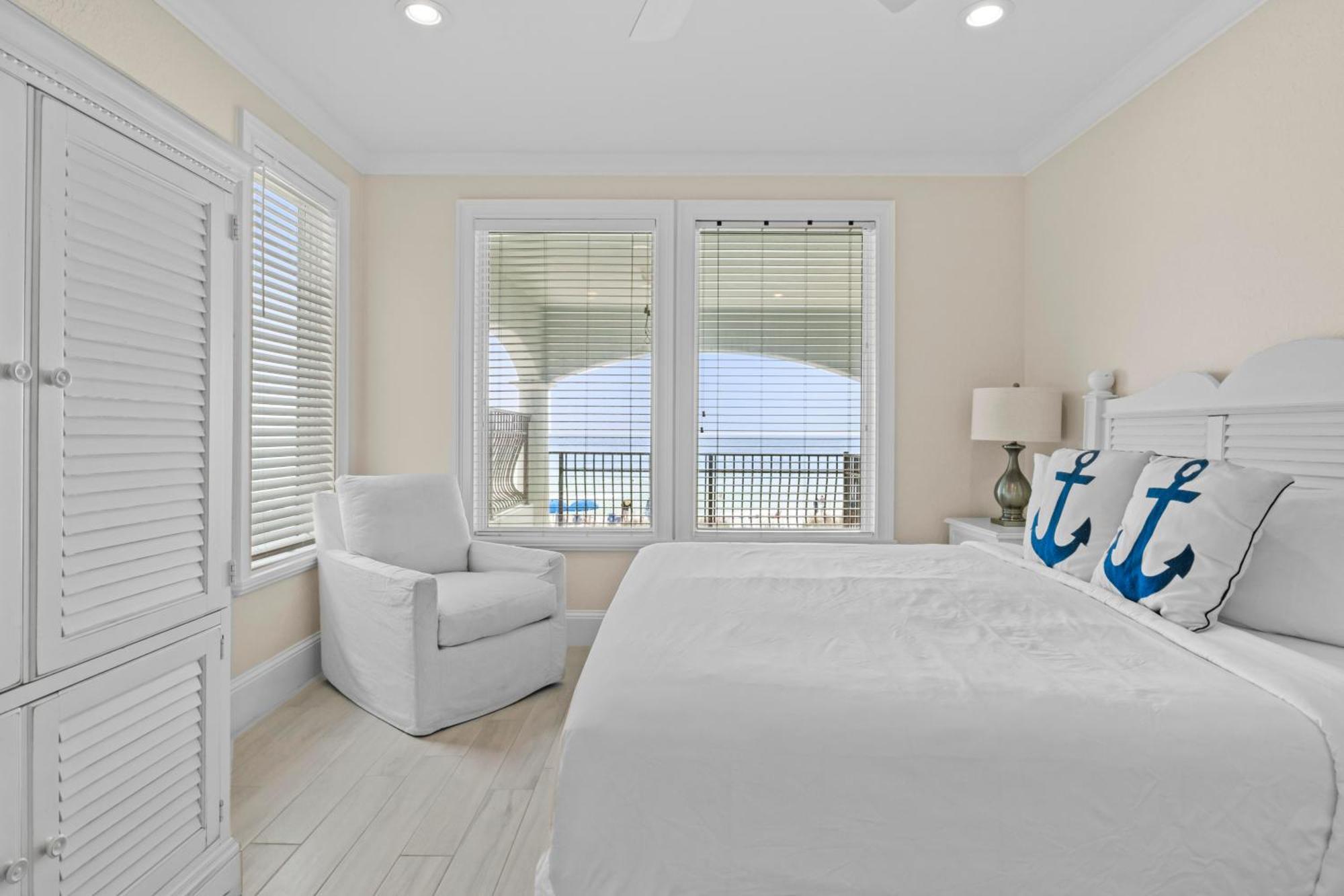 Gulf Front, Pool, Hot Tub- 2 Kitchens - Elevator Destin