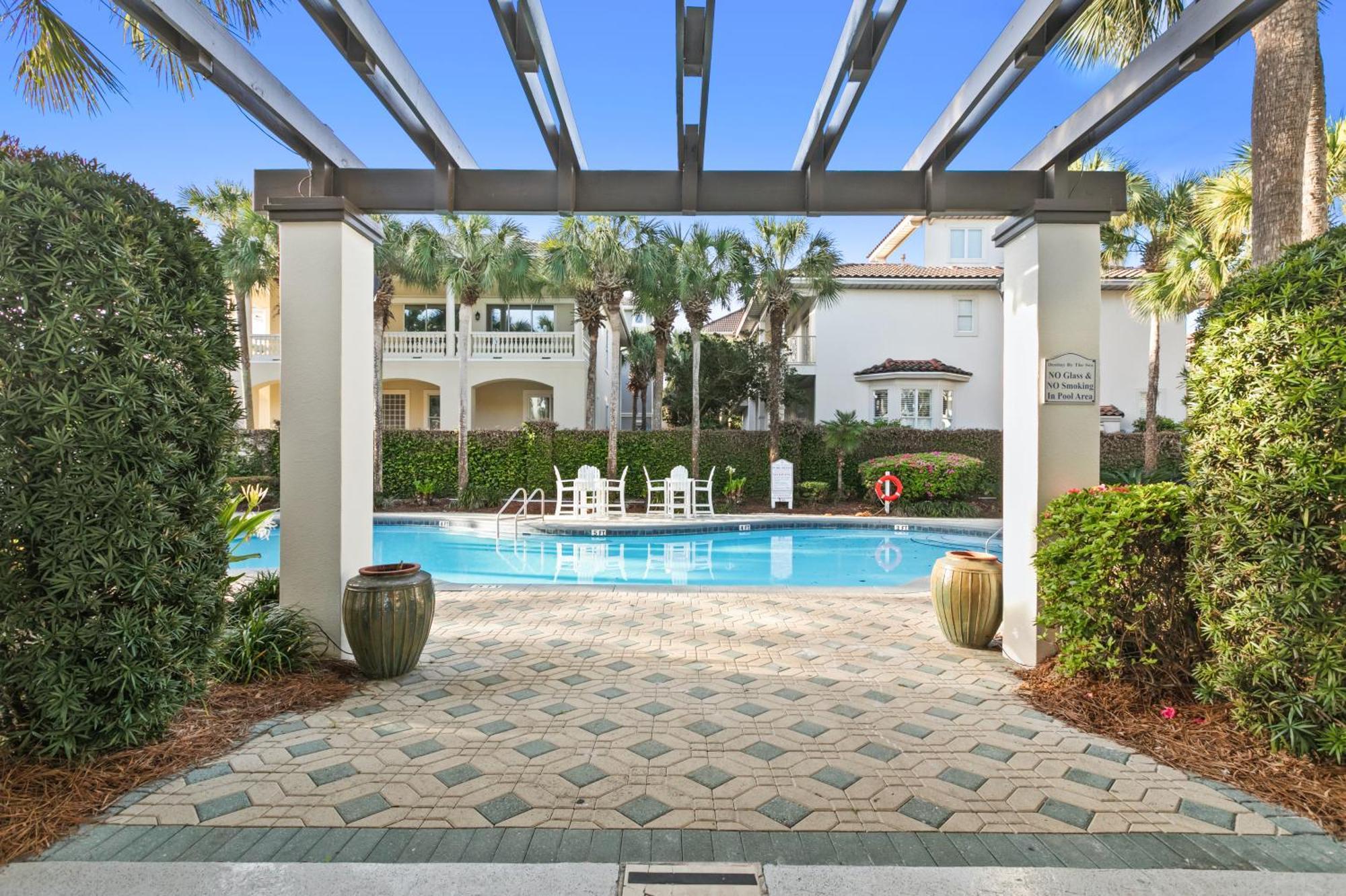 Gulf Front, Pool, Hot Tub- 2 Kitchens - Elevator