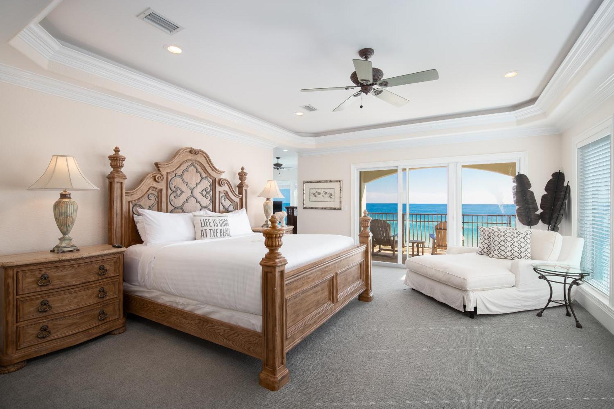 Gulf Front, Pool, Hot Tub- 2 Kitchens - Elevator Holiday home *