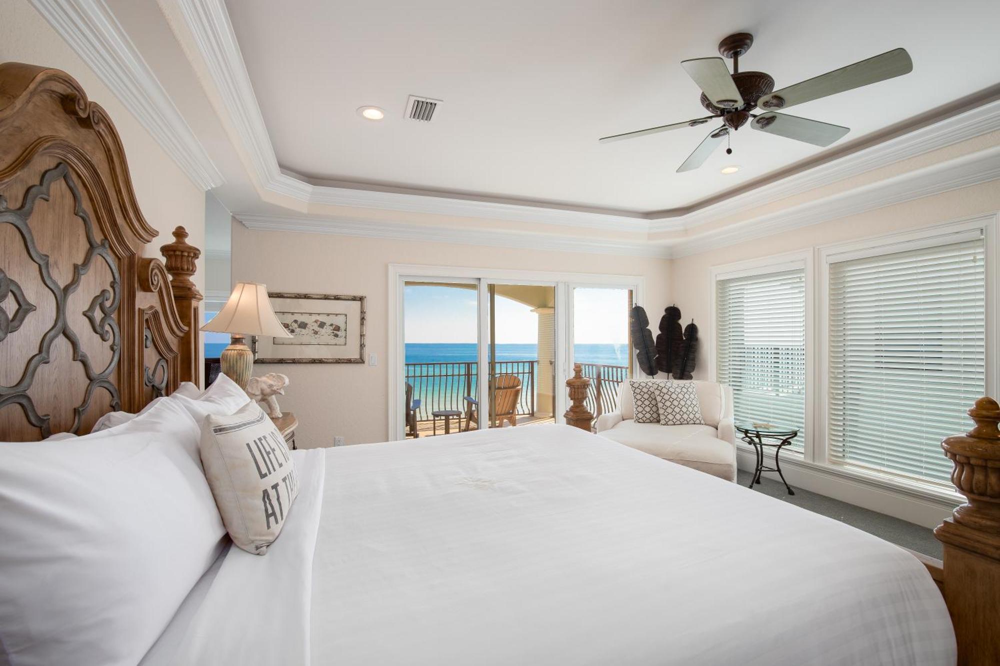 Gulf Front, Pool, Hot Tub- 2 Kitchens - Elevator Holiday home Destin