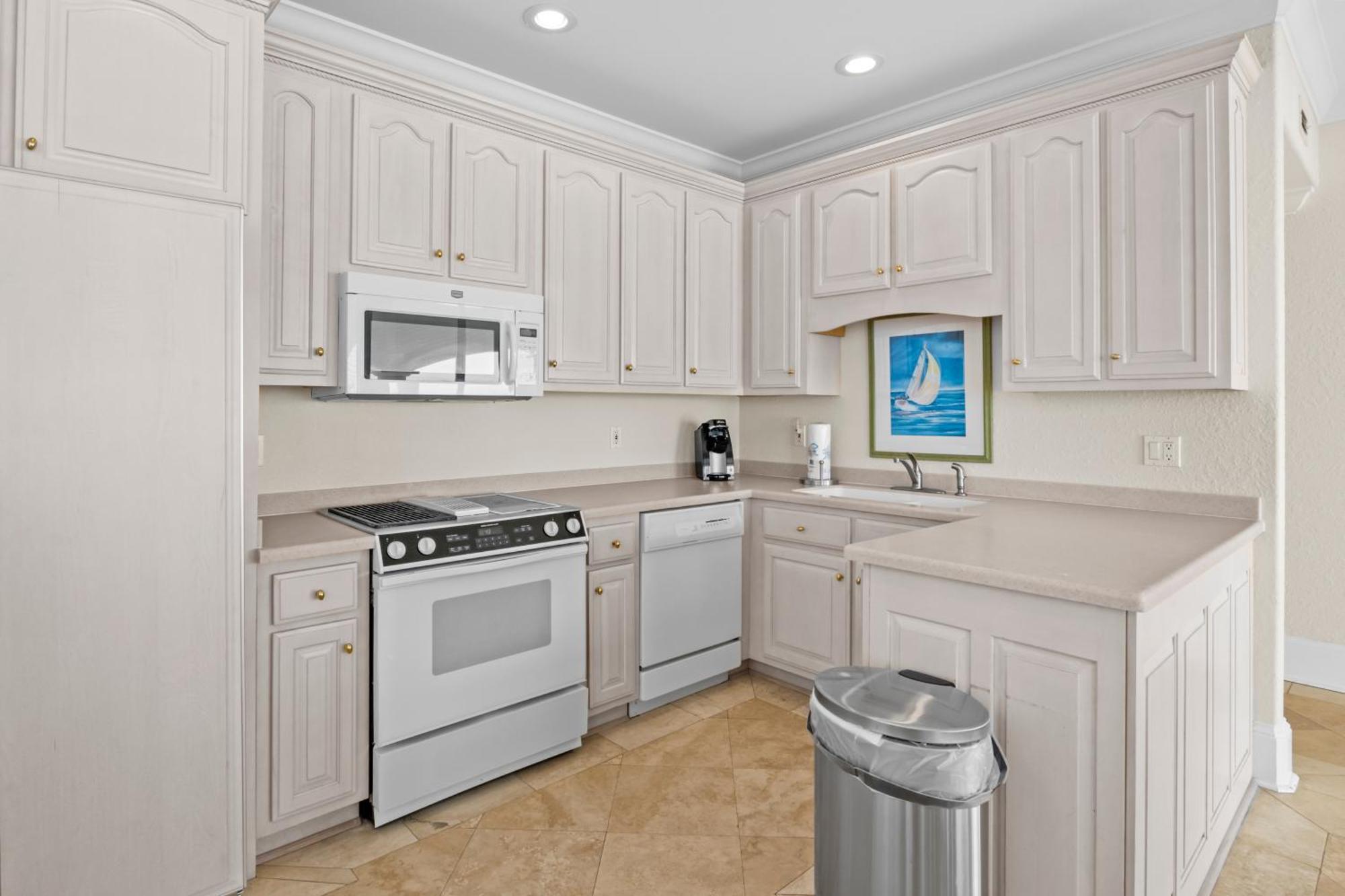 Gulf Front, Pool, Hot Tub- 2 Kitchens - Elevator * Destin