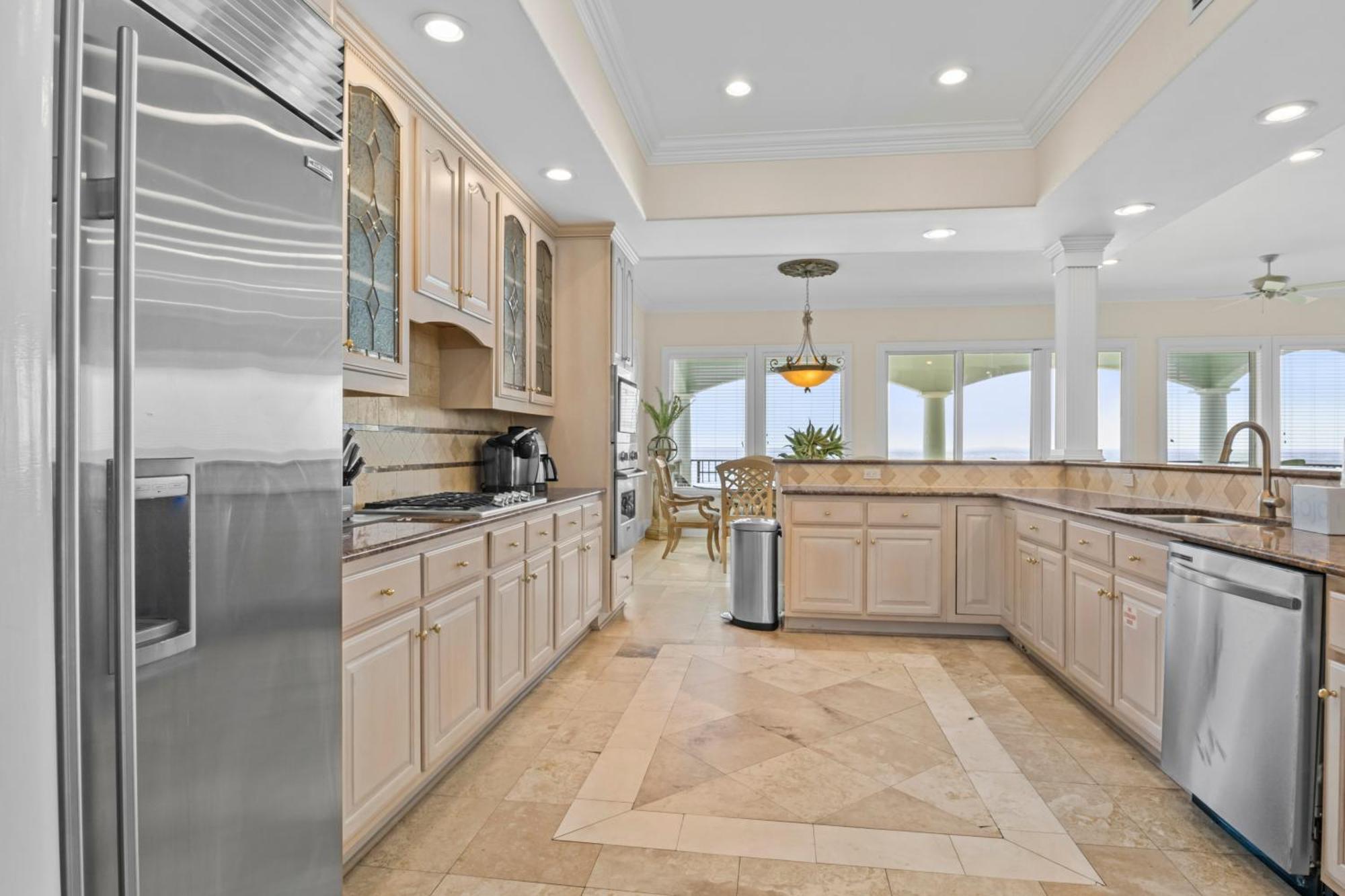 Gulf Front, Pool, Hot Tub- 2 Kitchens - Elevator Holiday home