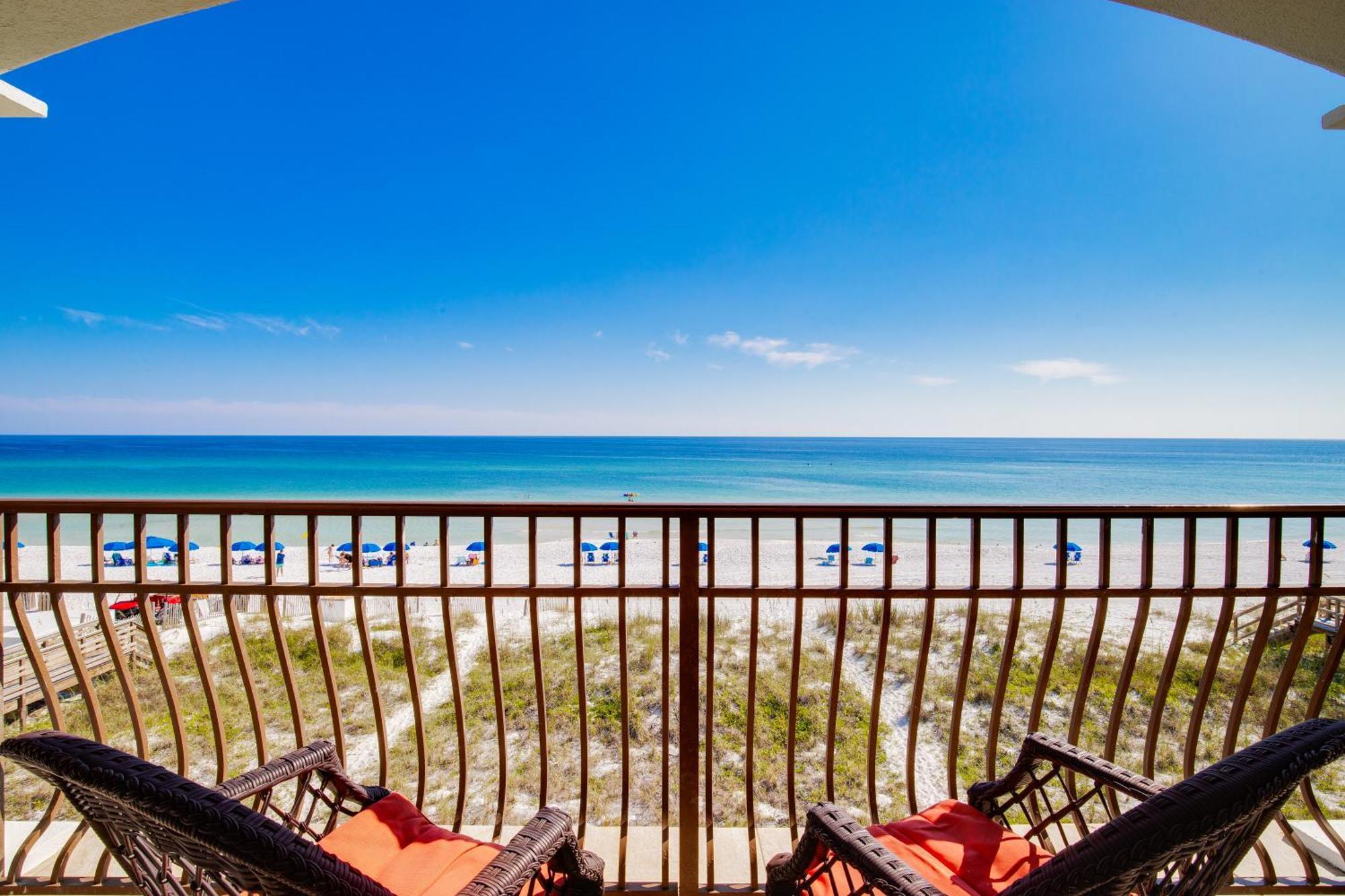 Gulf Front, Pool, Hot Tub- 2 Kitchens - Elevator Holiday home Destin