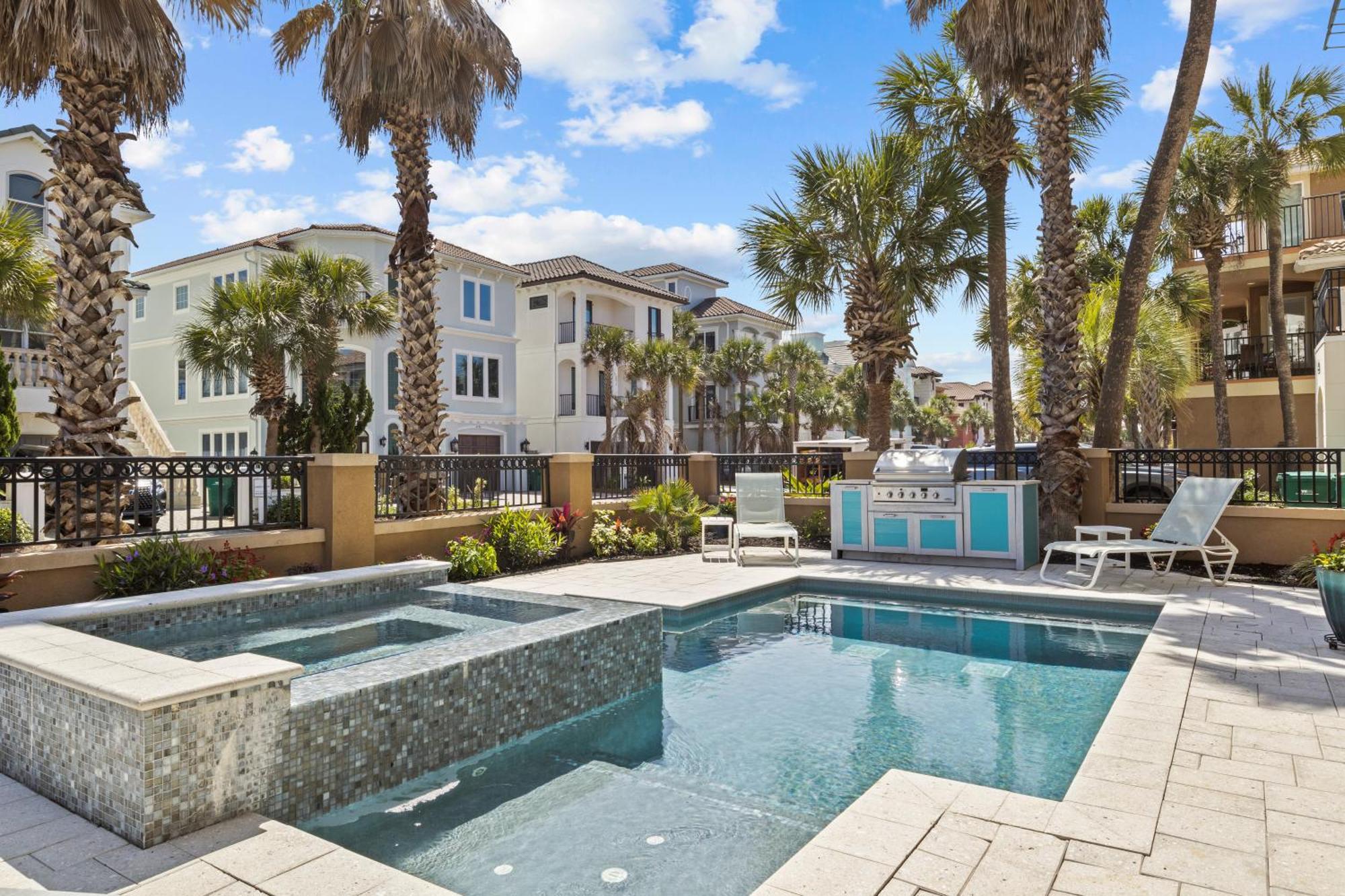 Gulf Views - Private Pool Hot Tub - Elevator Holiday home Destin