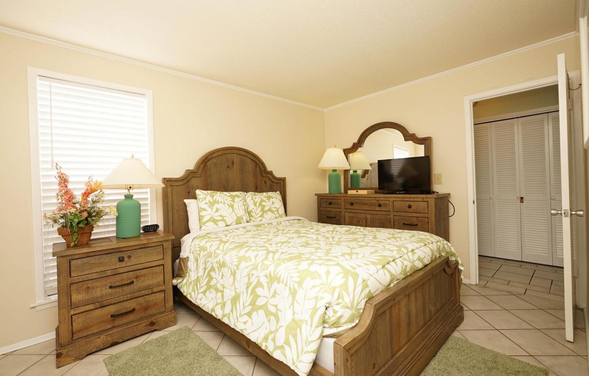 Sandpiper Cove 1035 * Destin