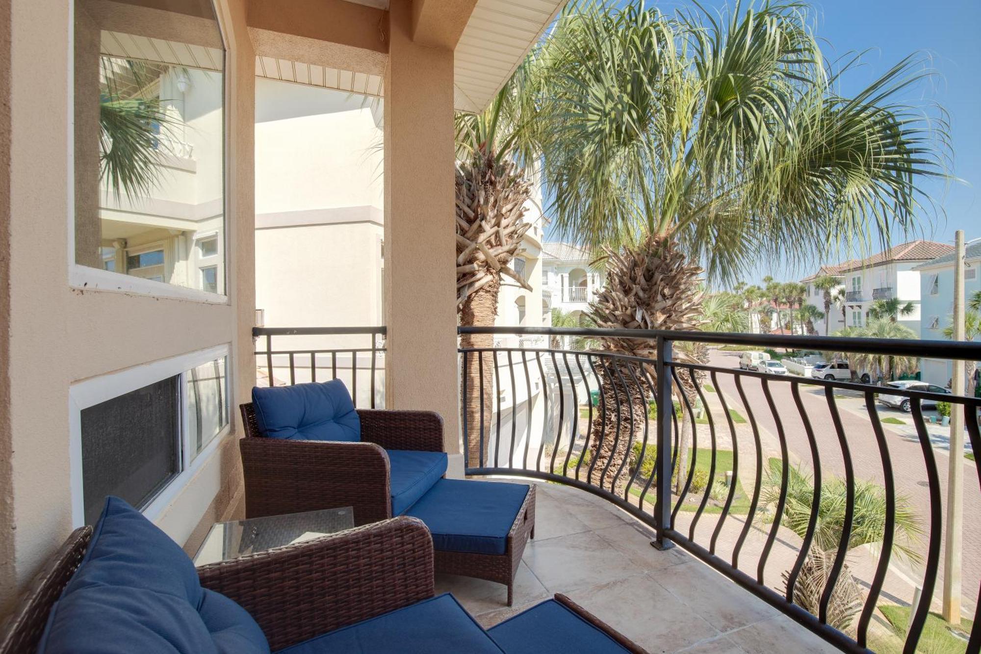 Luxury Community Pool, Hot Tub And And Games *