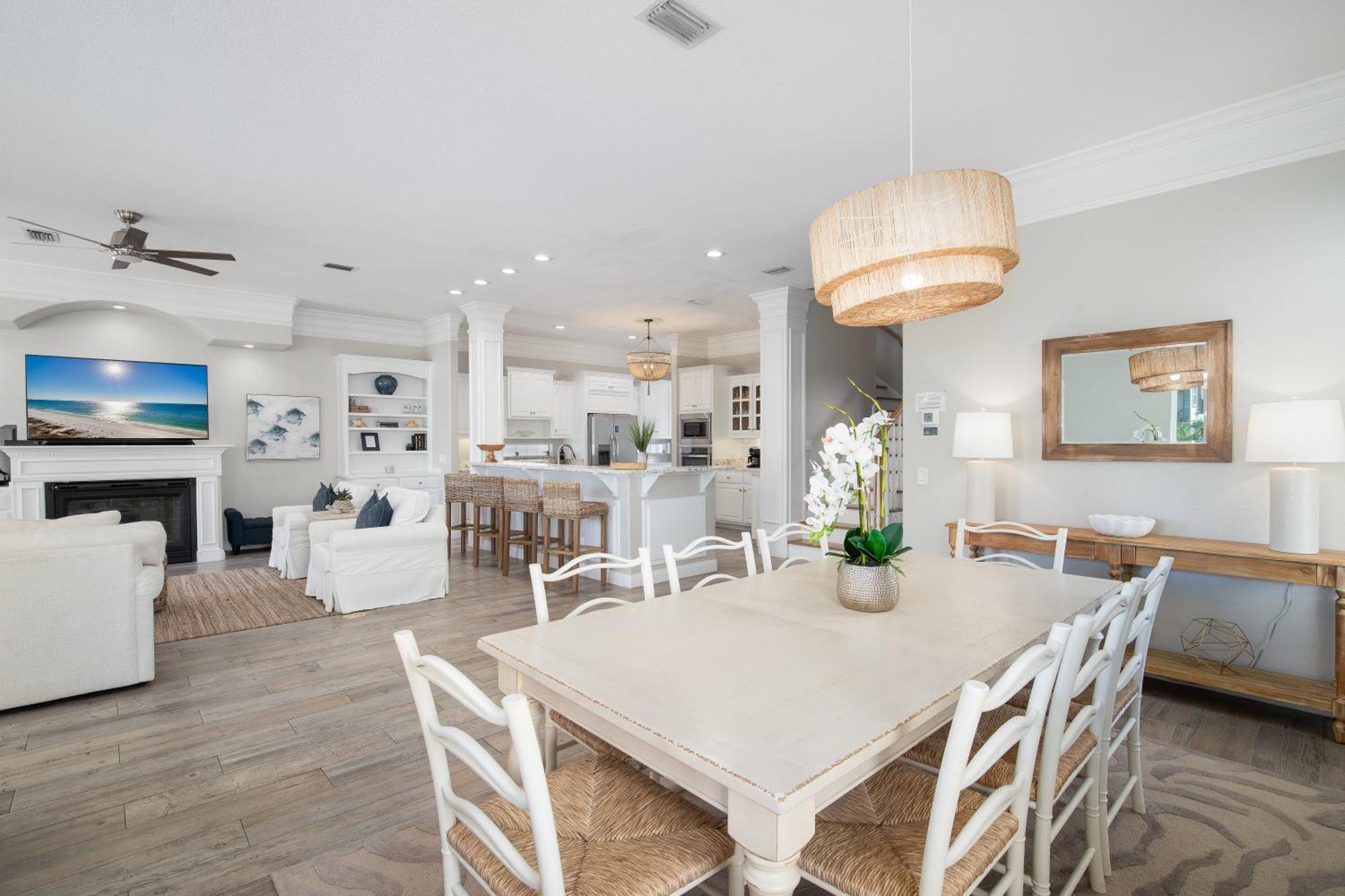 Luxury Community Pool, Hot Tub And And Games Holiday home