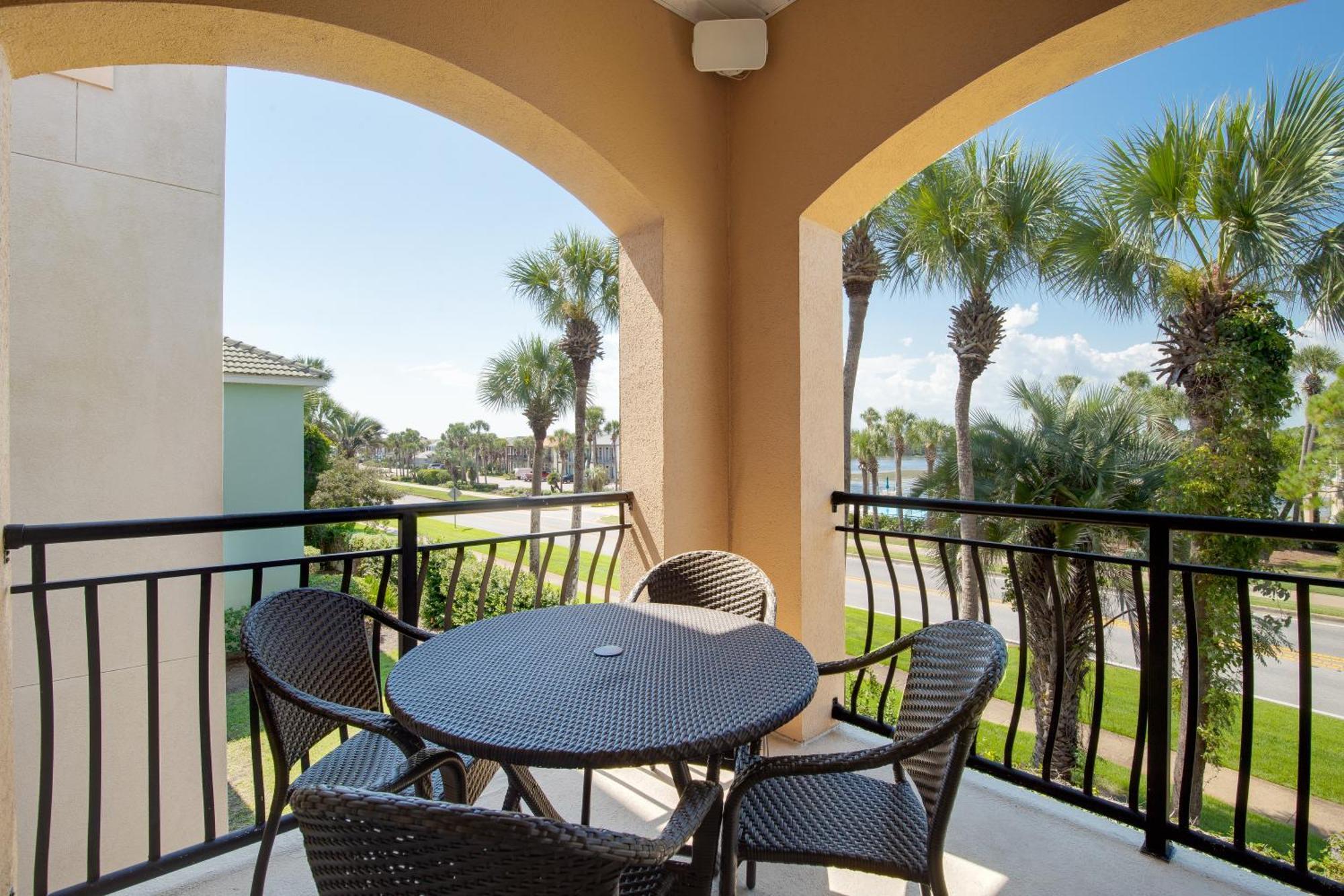 Luxury Community Pool, Hot Tub And And Games