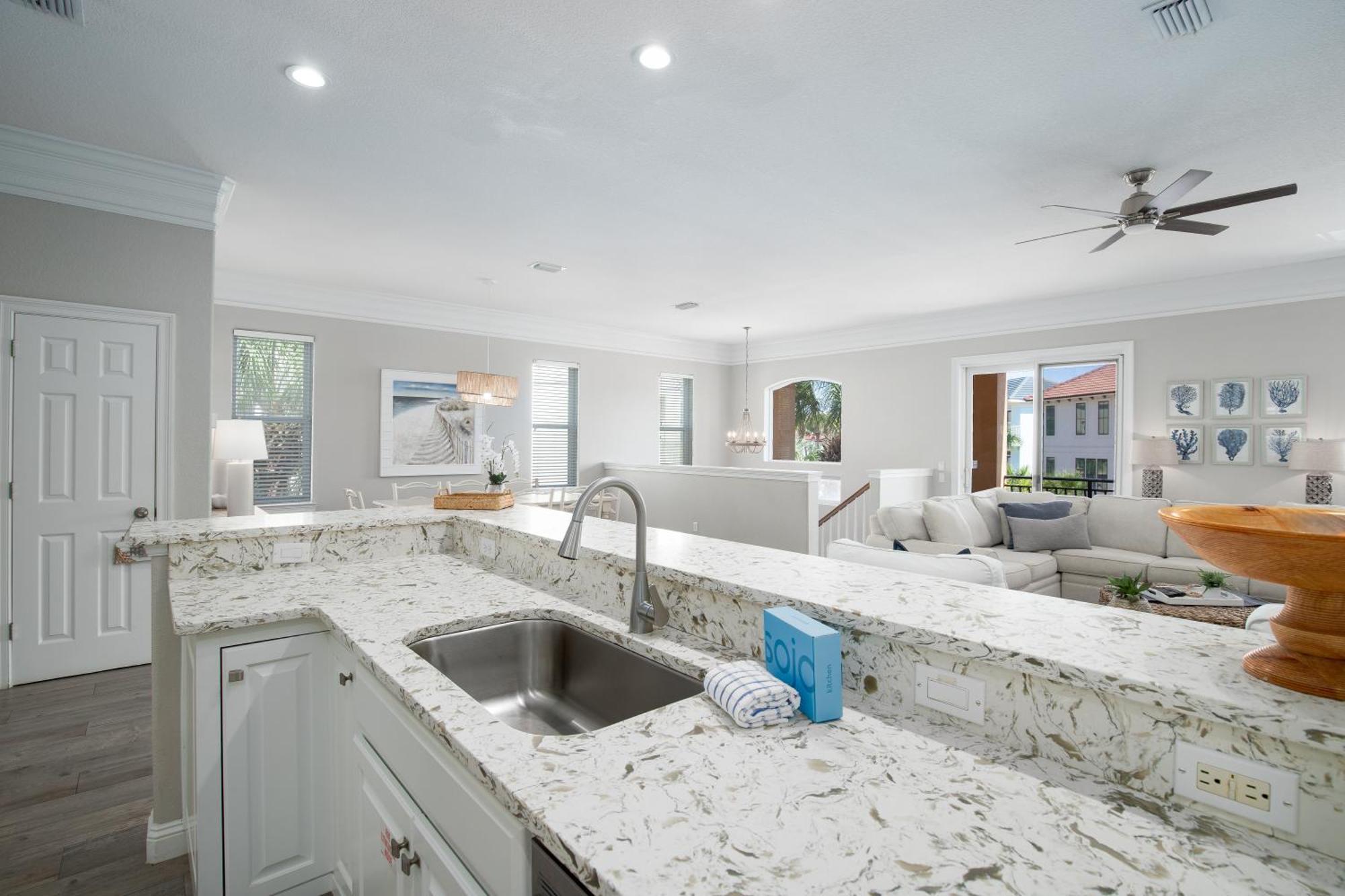 Luxury Community Pool, Hot Tub And And Games Holiday home