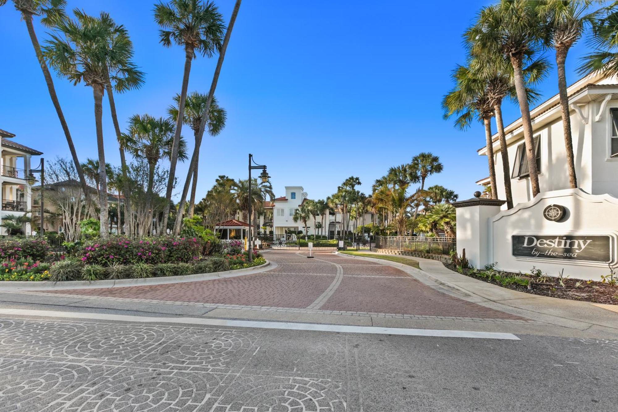 Golf Cart - Community Pool, Hot Tub And Destin