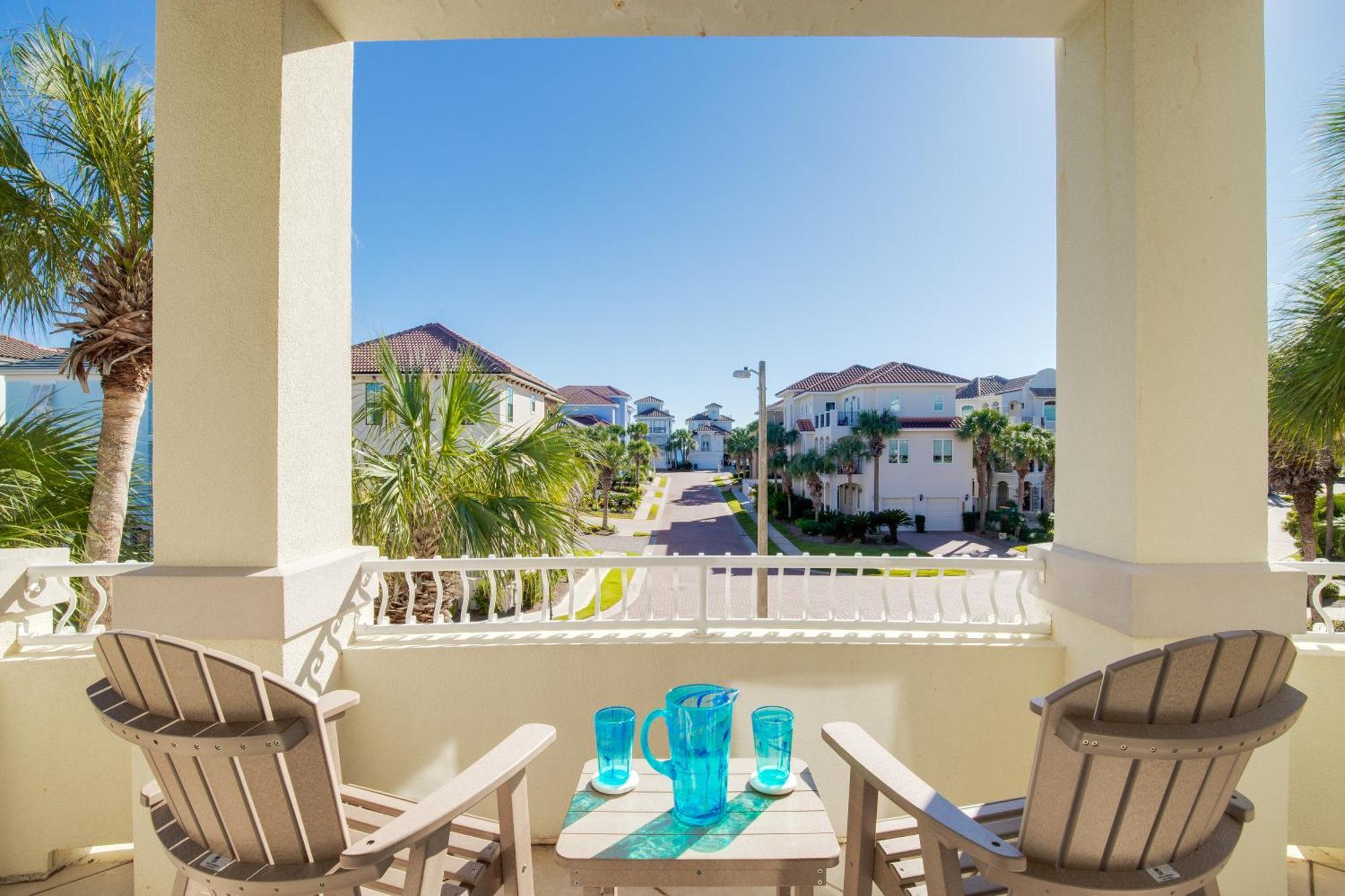 Community Pool, Hot Tub And - Outdoor Kitchen