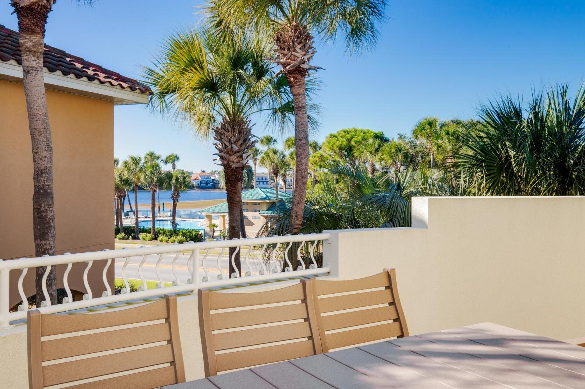 Community Pool, Hot Tub And - Outdoor Kitchen Holiday home