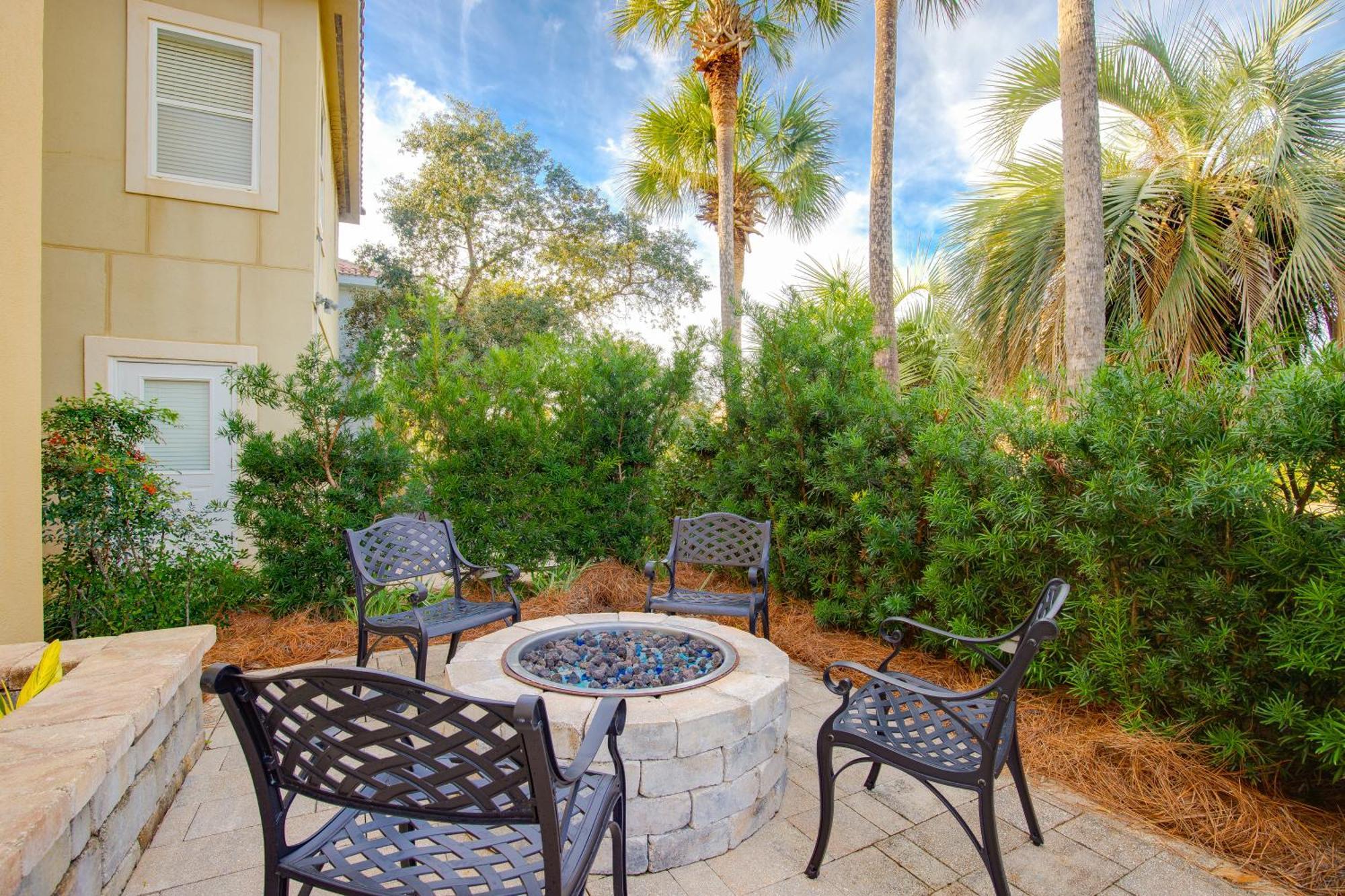 Community Pool, Hot Tub And - View Holiday home Destin