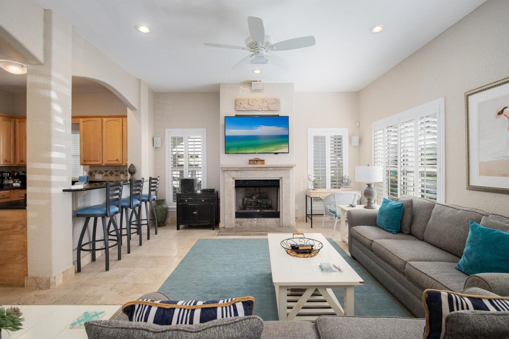 Community Pool, Hot Tub And - View Holiday home