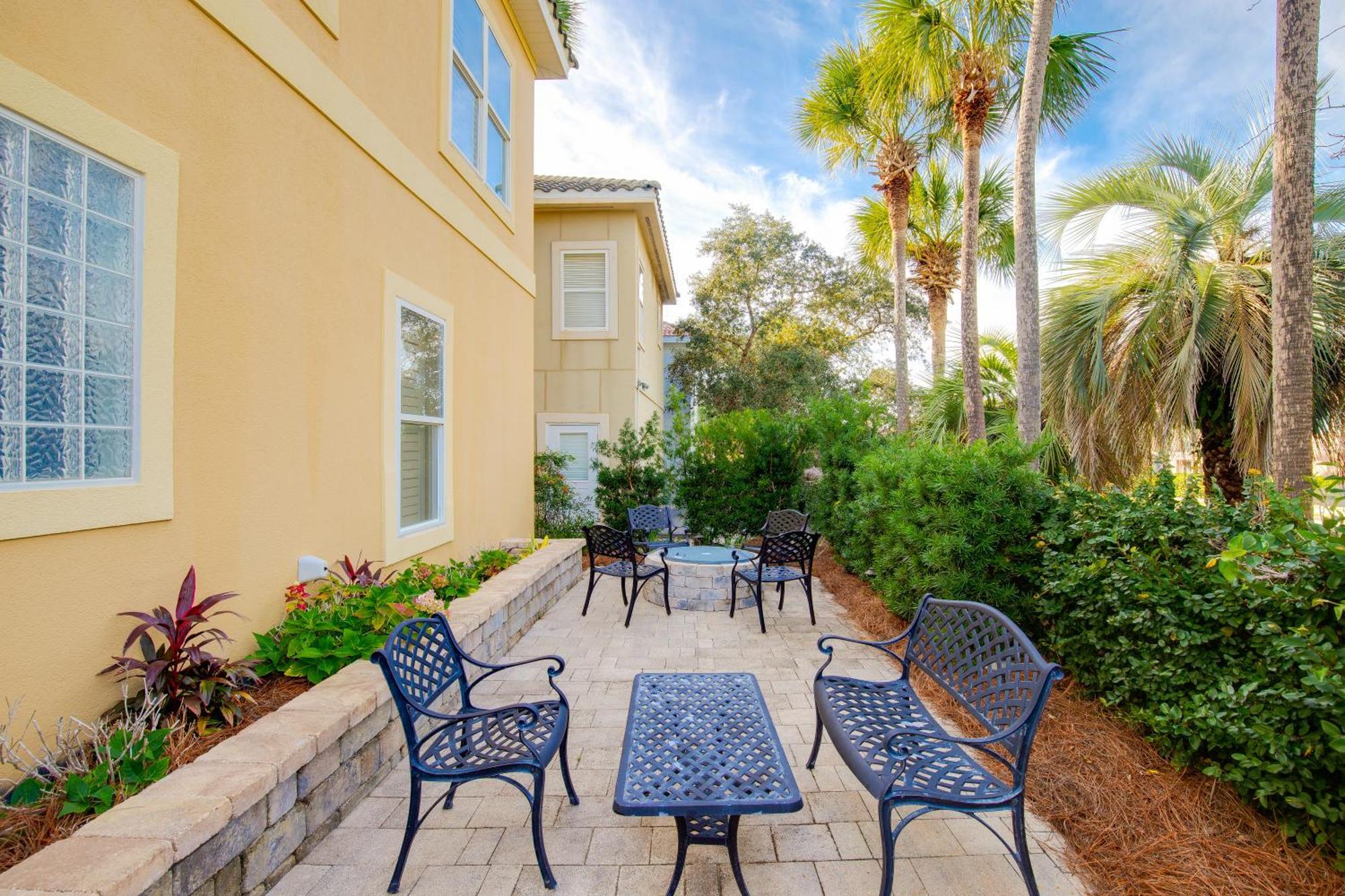 Community Pool, Hot Tub And - View Holiday home Destin