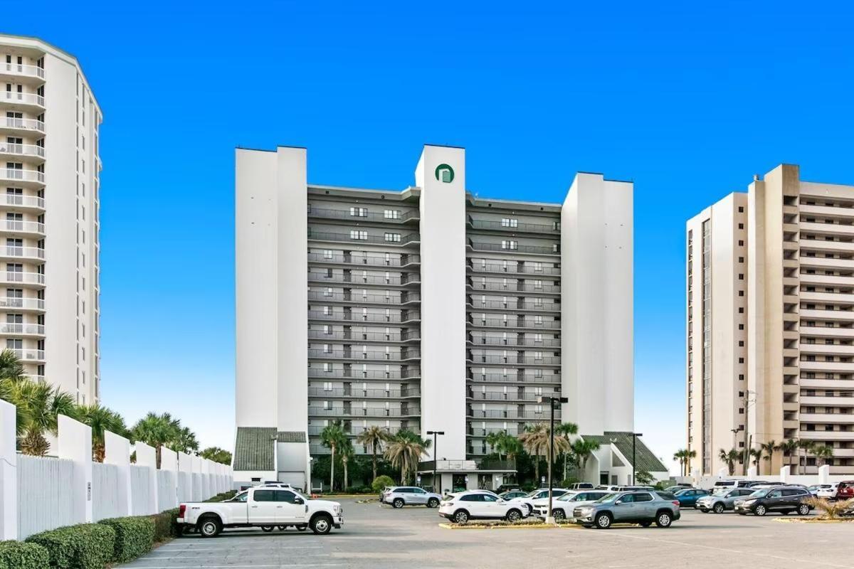 Emerald Towers 305