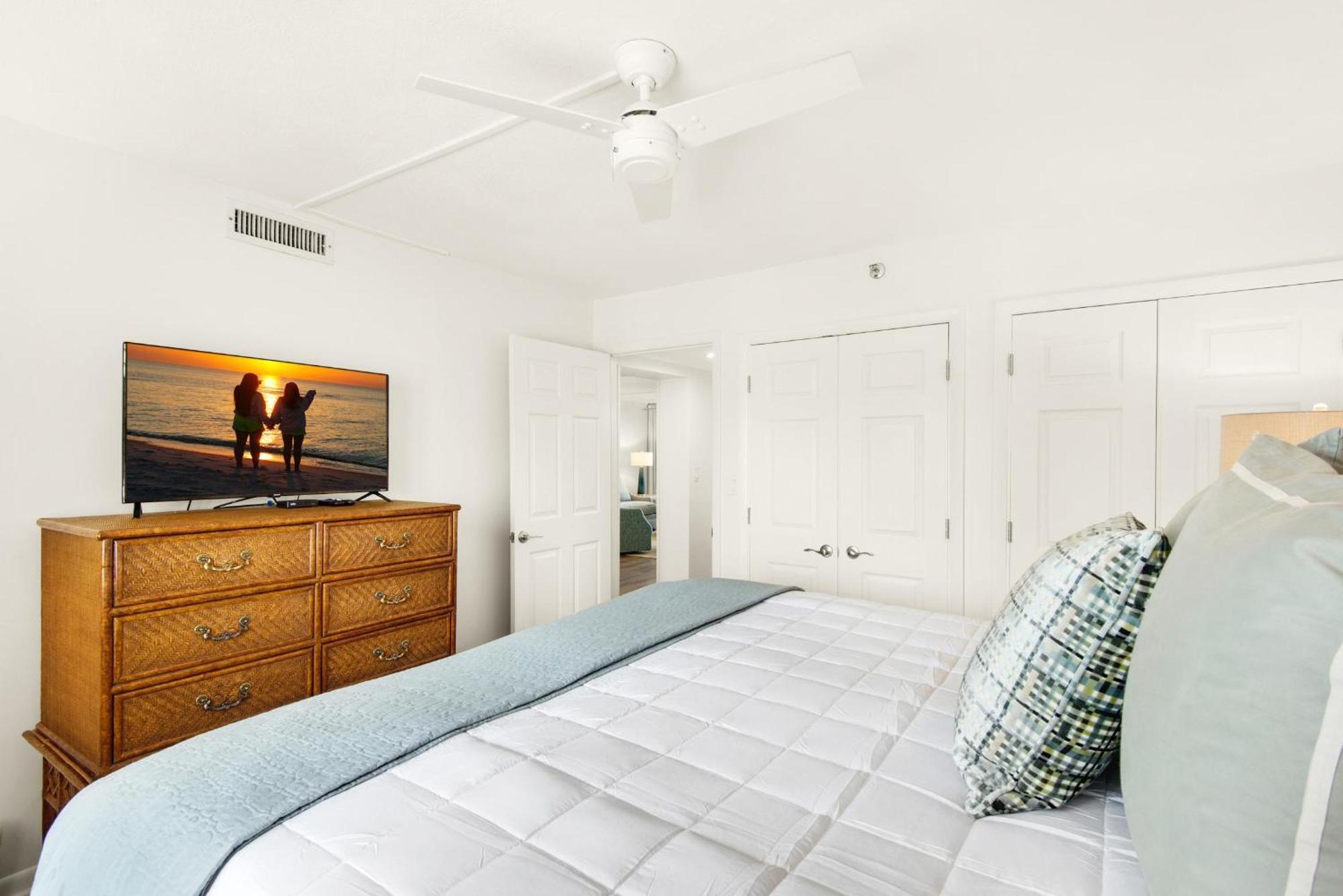Emerald Towers 305