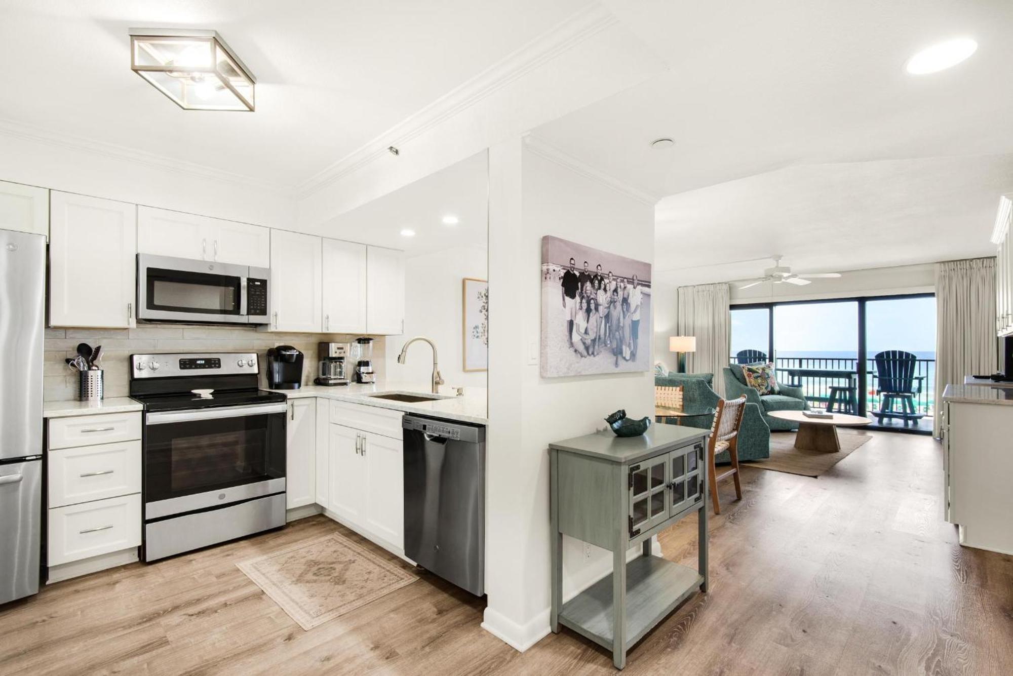 Emerald Towers 305