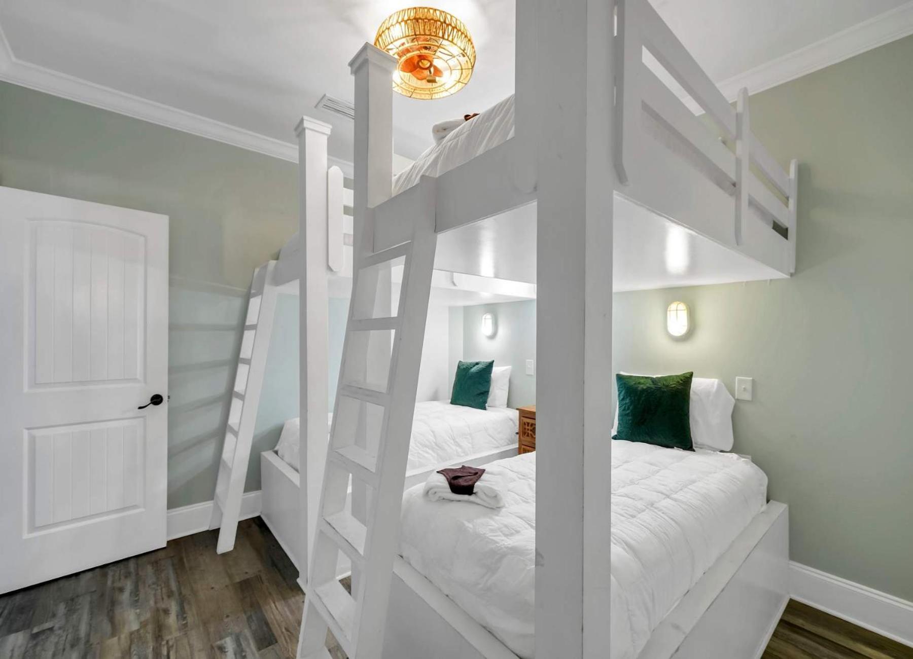 Holiday home Privatebeach Pool &spa Game Grill Sleeps 24