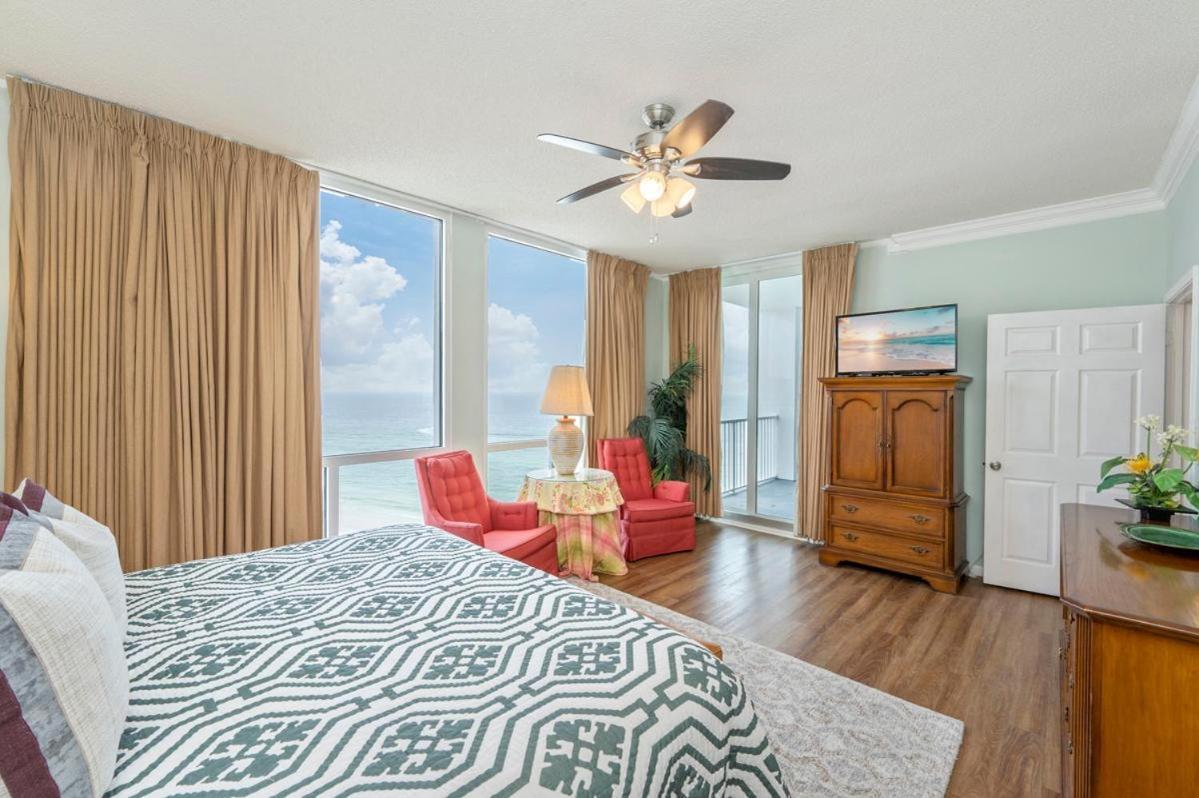 2122 Stunning Three-bedroom Penthouse Shoreline Towers 2122 *