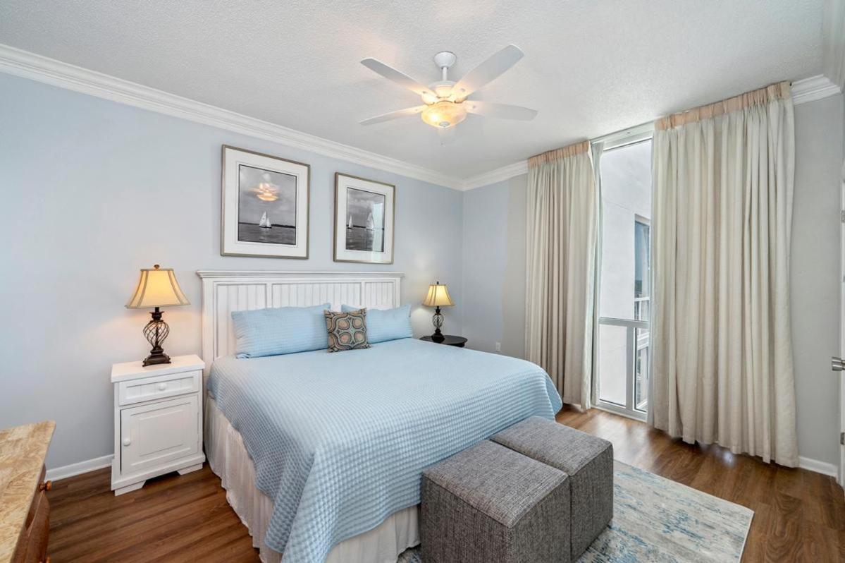 2122 Stunning Three-bedroom Penthouse Shoreline Towers 2122