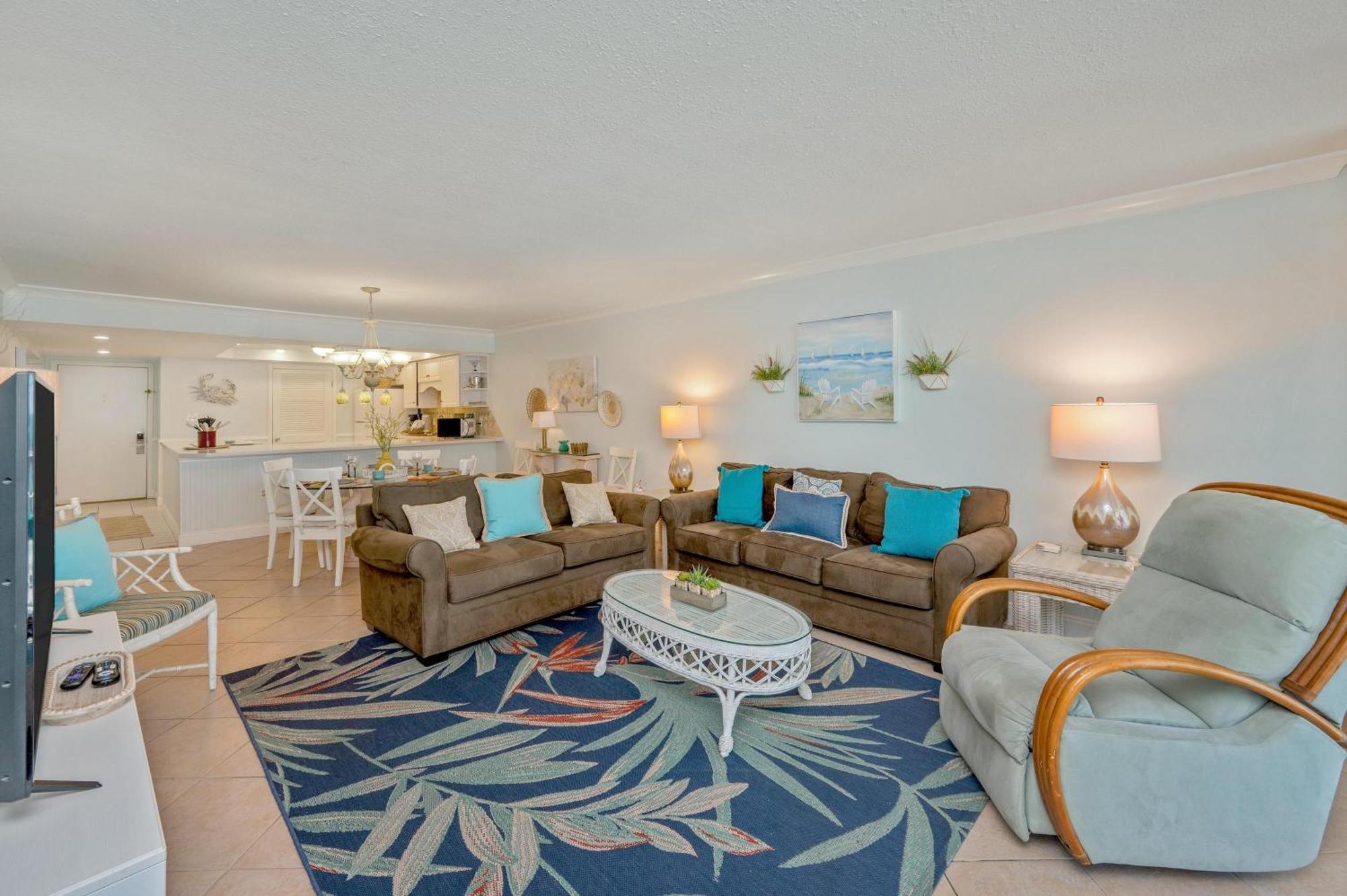 1095 Shoreline - Bedroom Front Free Setup *