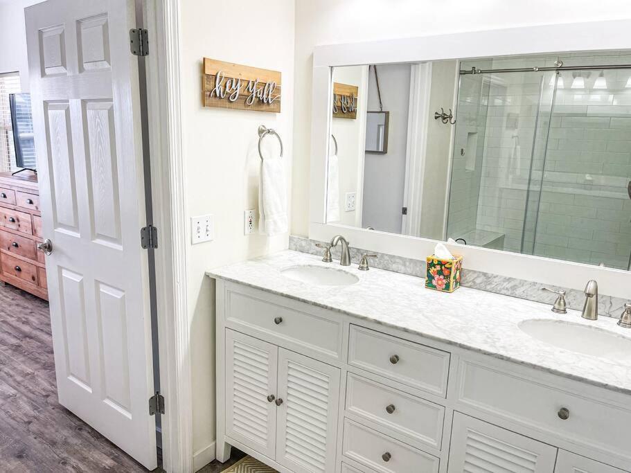 Miramar - Steps From Private Access! Apartment