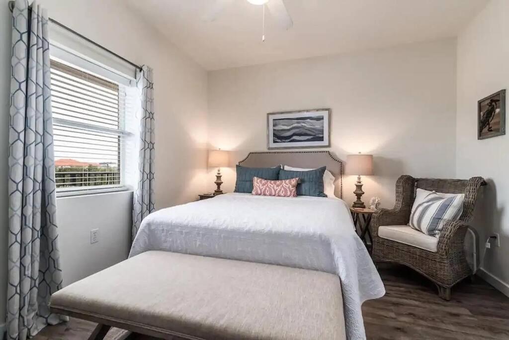 Apartment Miramar - Steps From Private Access! *