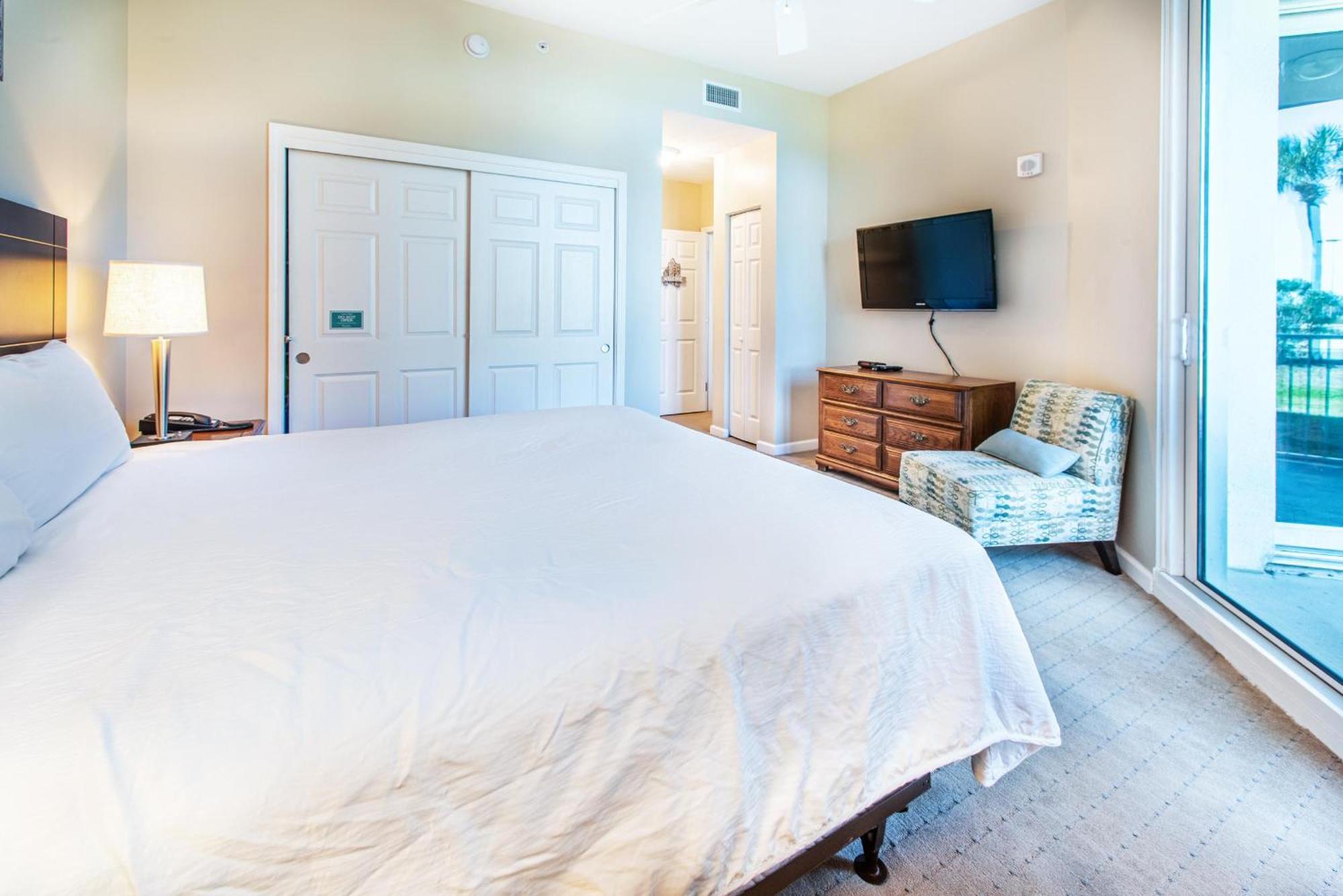 Palms #1106 Jr 2br *