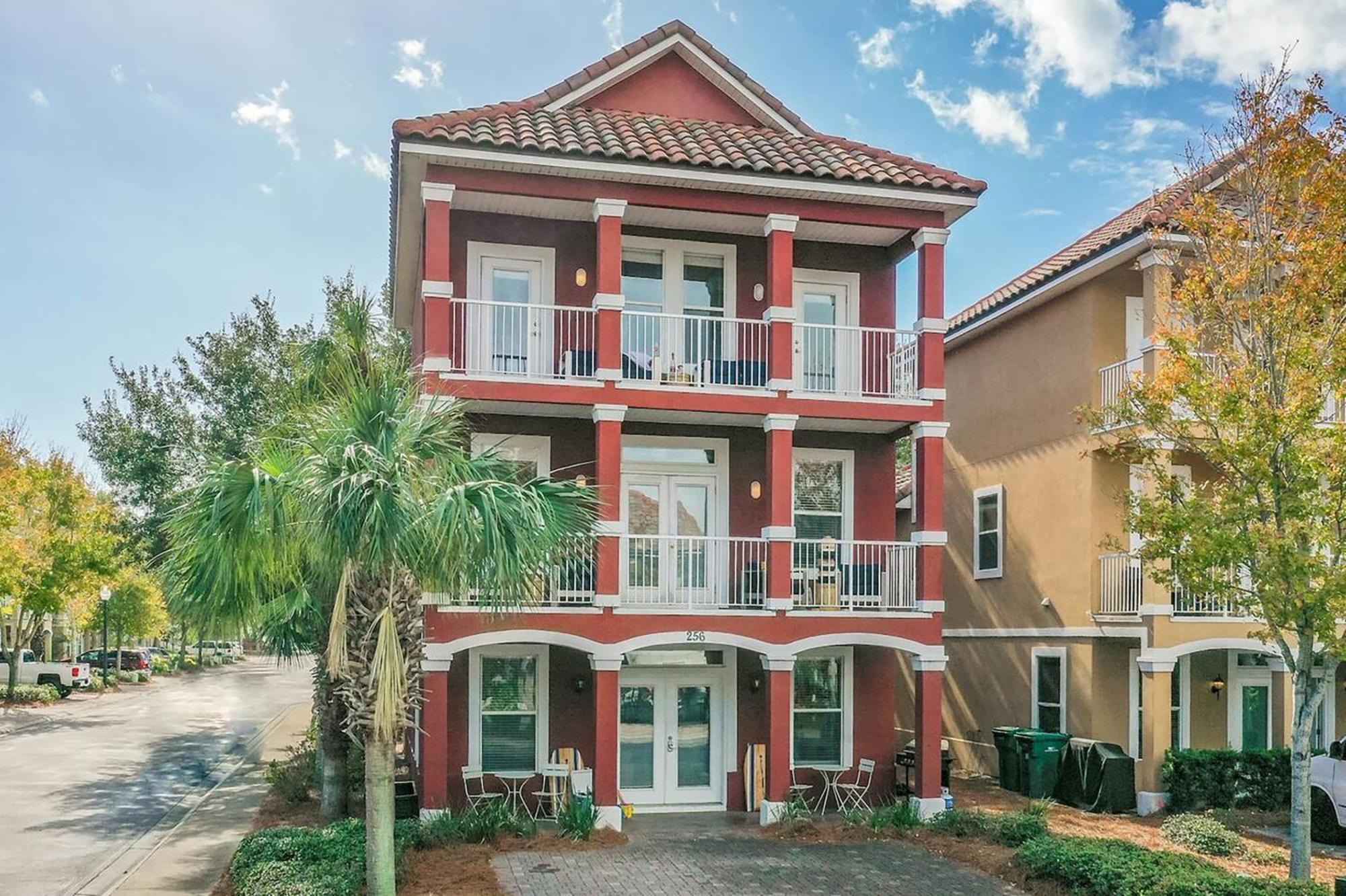 Holiday home Coral By Avantstay Gorgeous Three Story W Two Balconies Destin