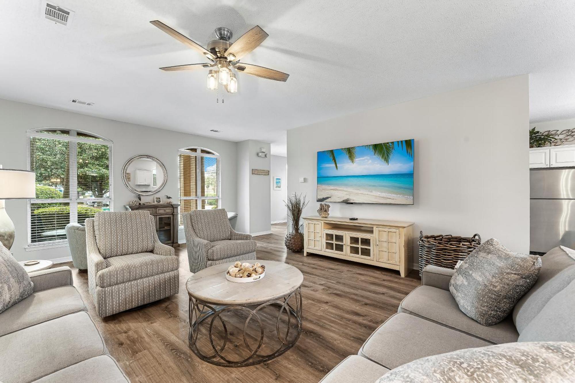 Luxury House Steps From Pool And Short Walk To Private Pavilion *