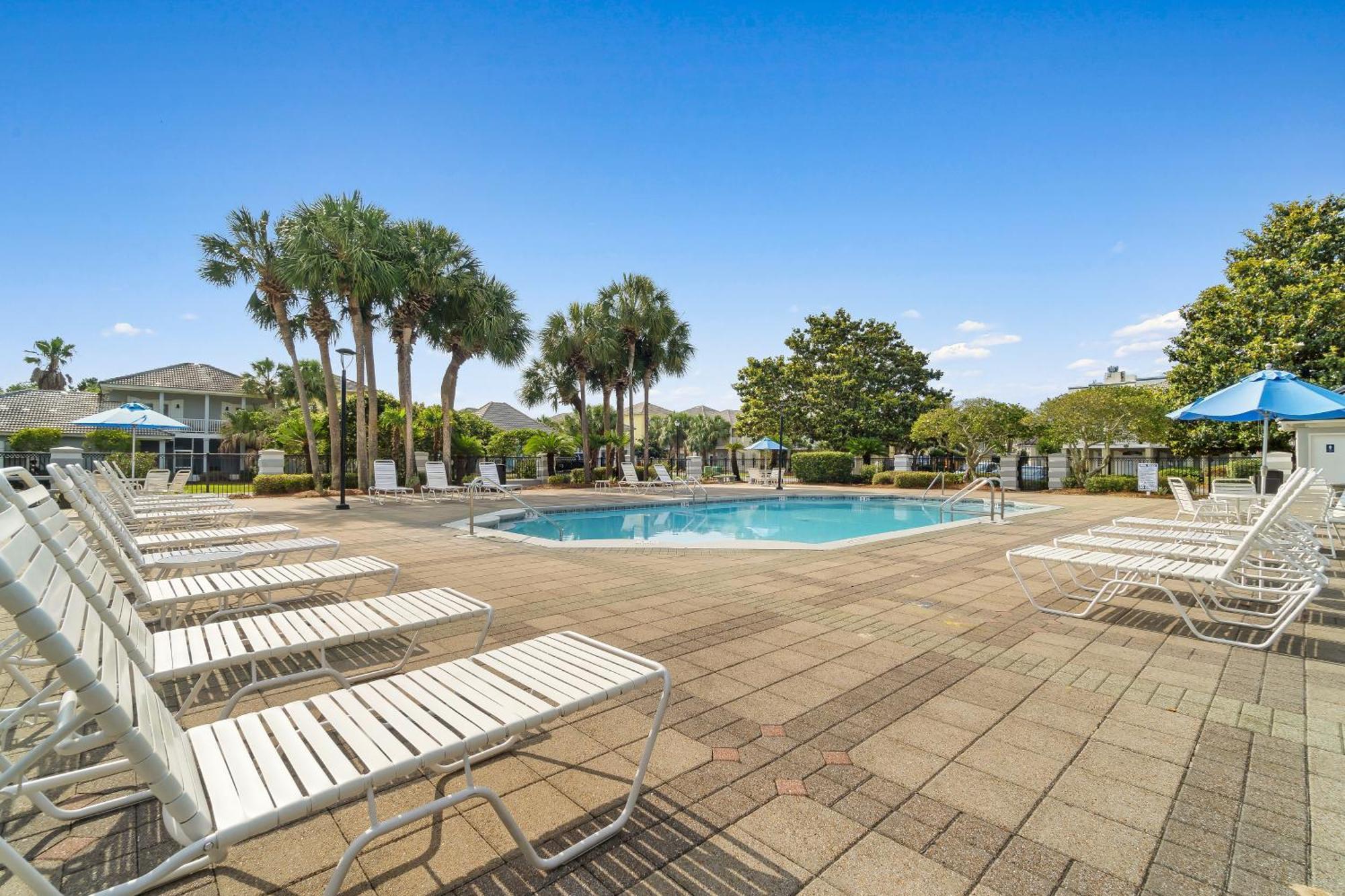 Luxury House Steps From Pool And Short Walk To Private Pavilion Destin