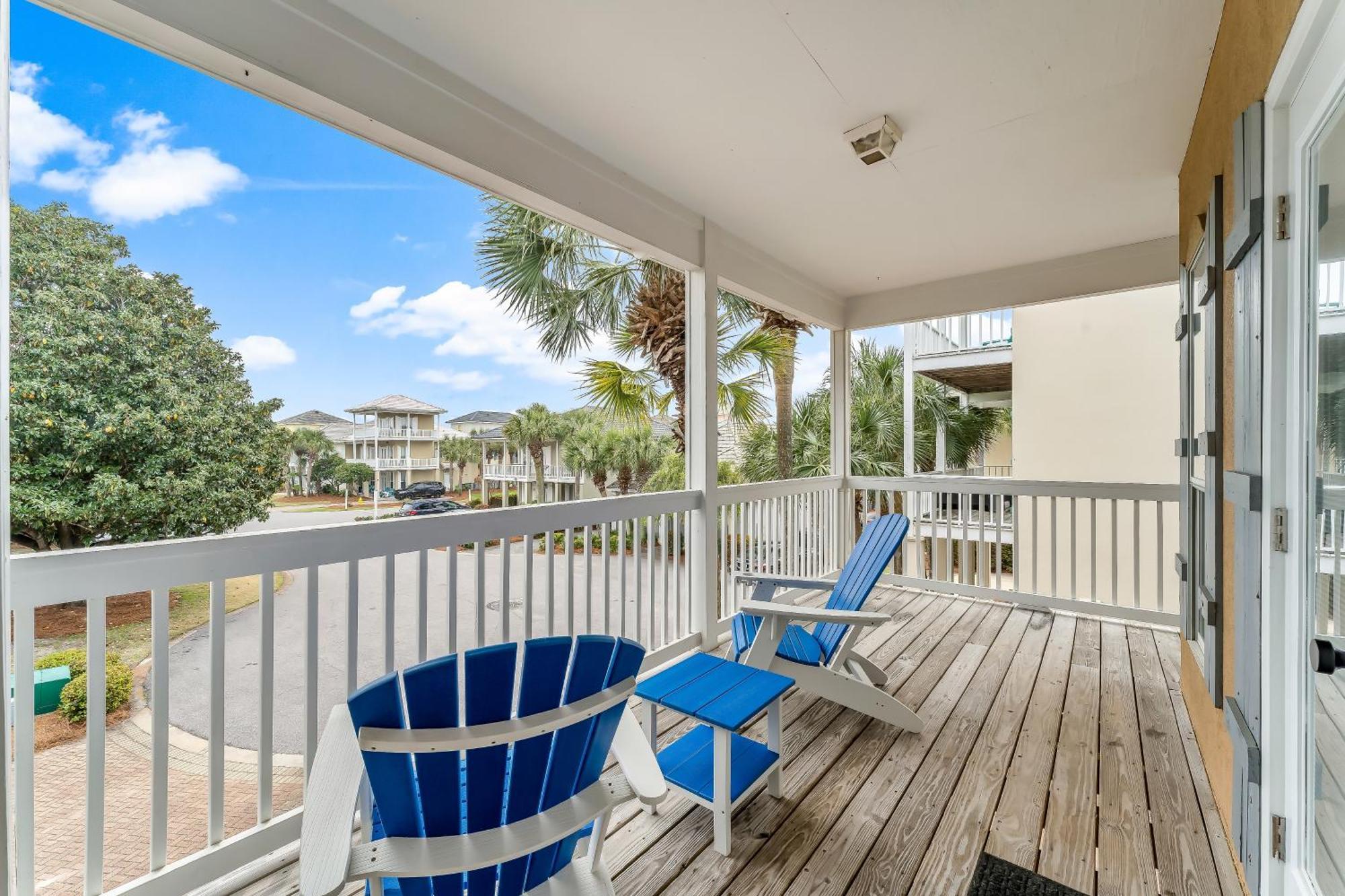Luxury House Steps From Pool And Short Walk To Private Pavilion Holiday home