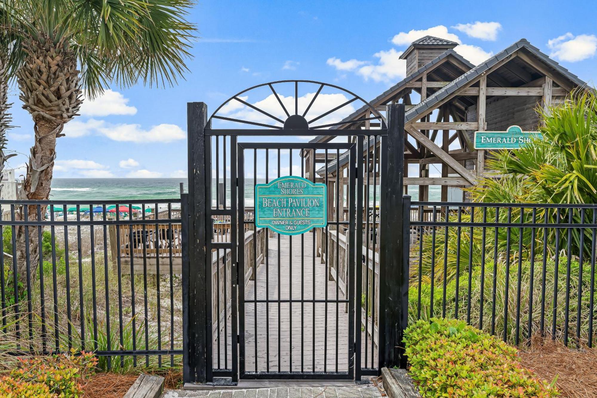 Luxury House Steps From Pool And Short Walk To Private Pavilion Holiday home Destin